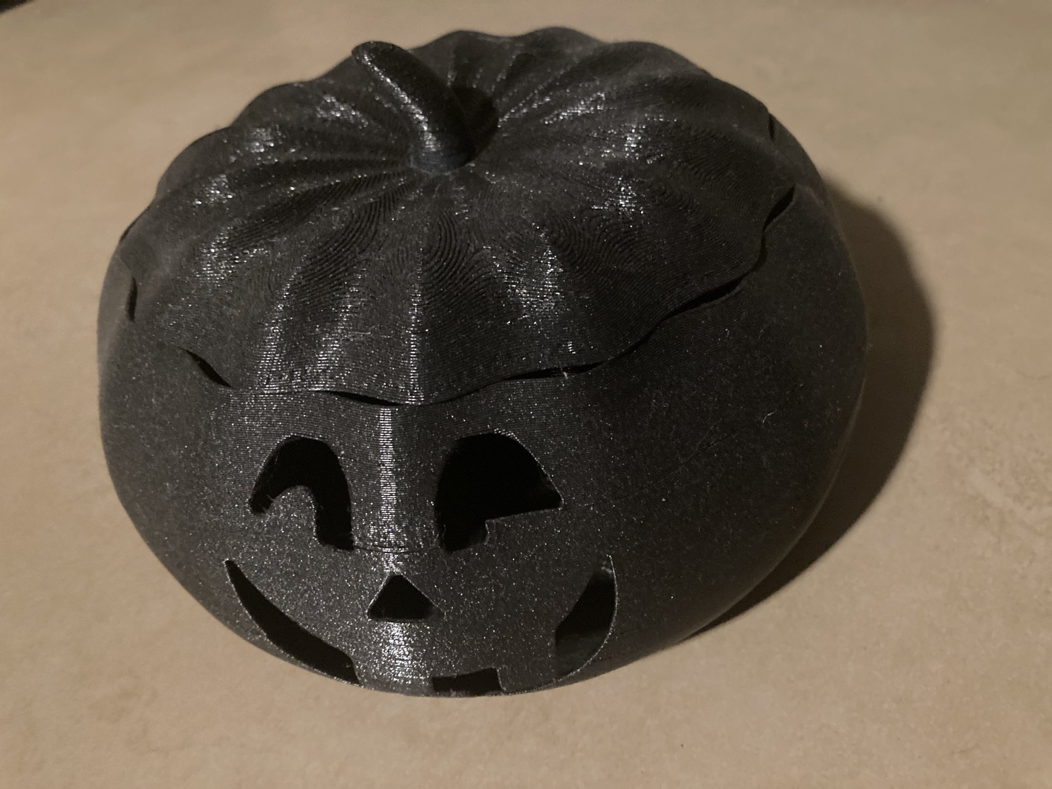 Đèn bí ngô Jack o Lantern có mặt và chân thú