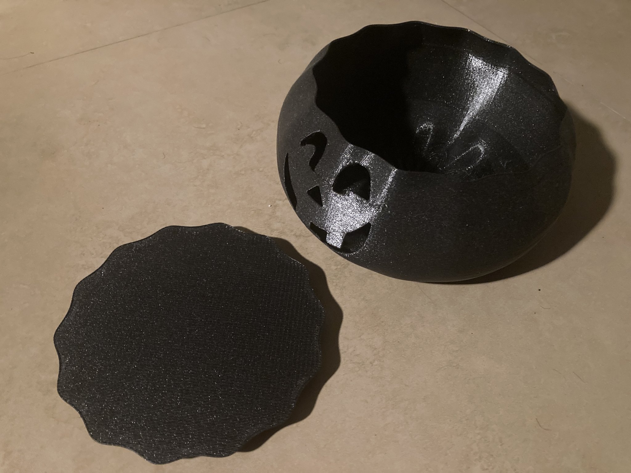 Đèn bí ngô Jack o Lantern có mặt và chân thú