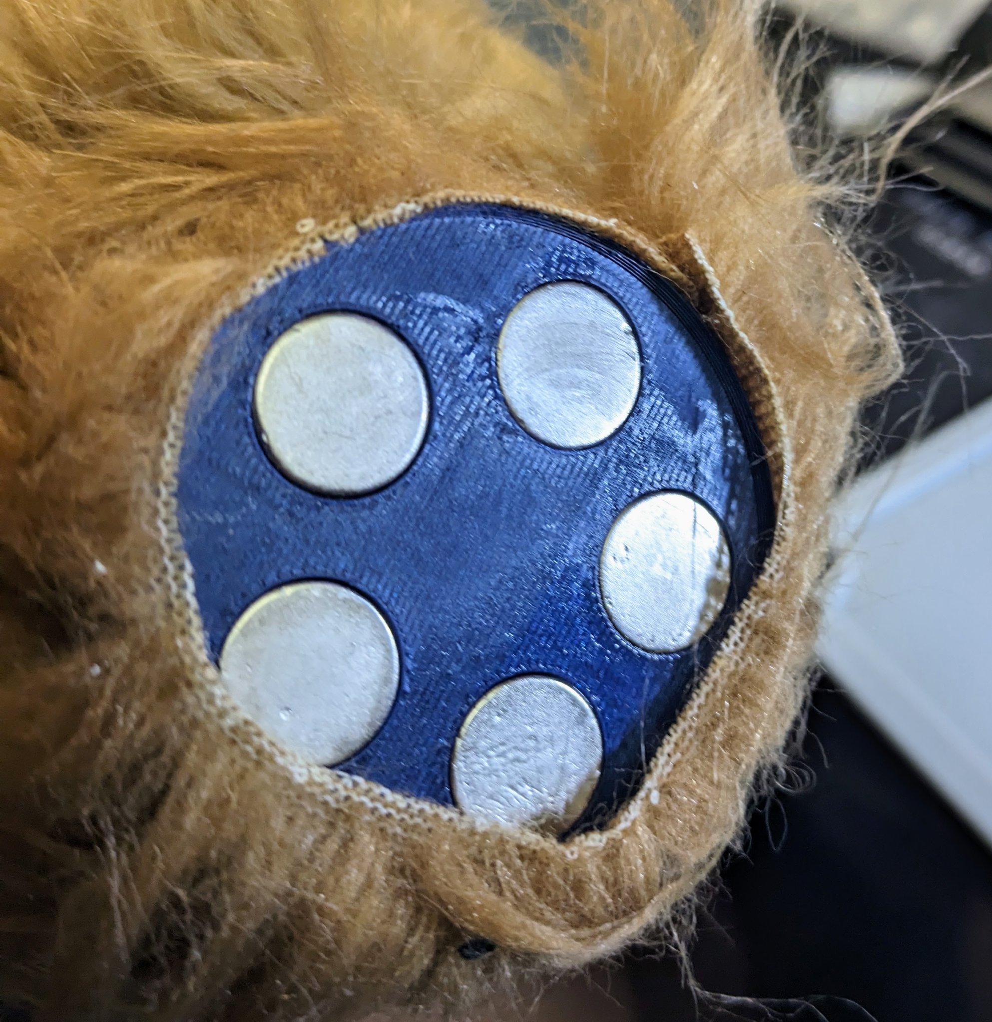 Giá đỡ đuôi trang phục từ nhân vật Barf trong Spaceballs