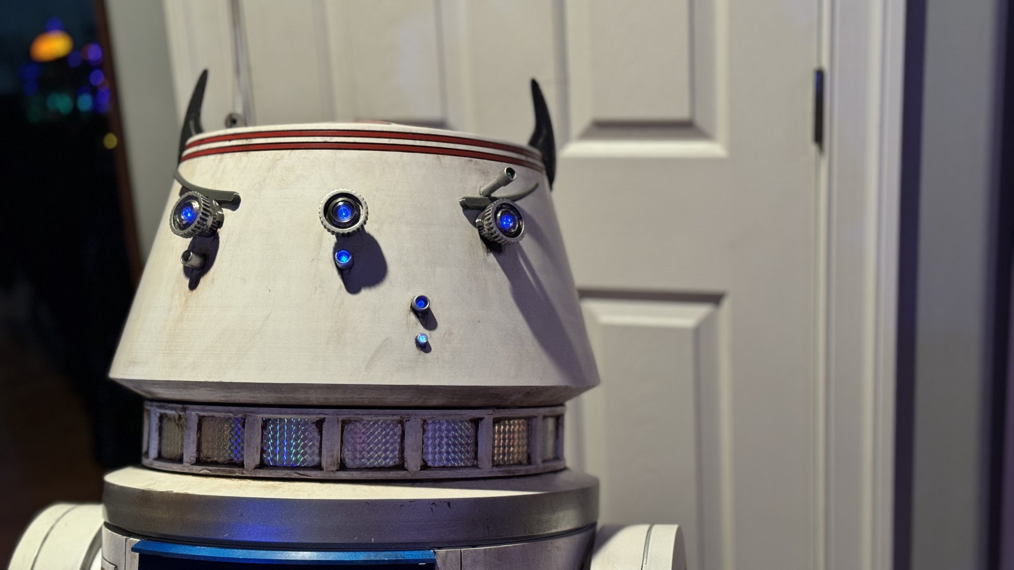 Trang phục Halloween R5-D4 với tai và lông mày Spock