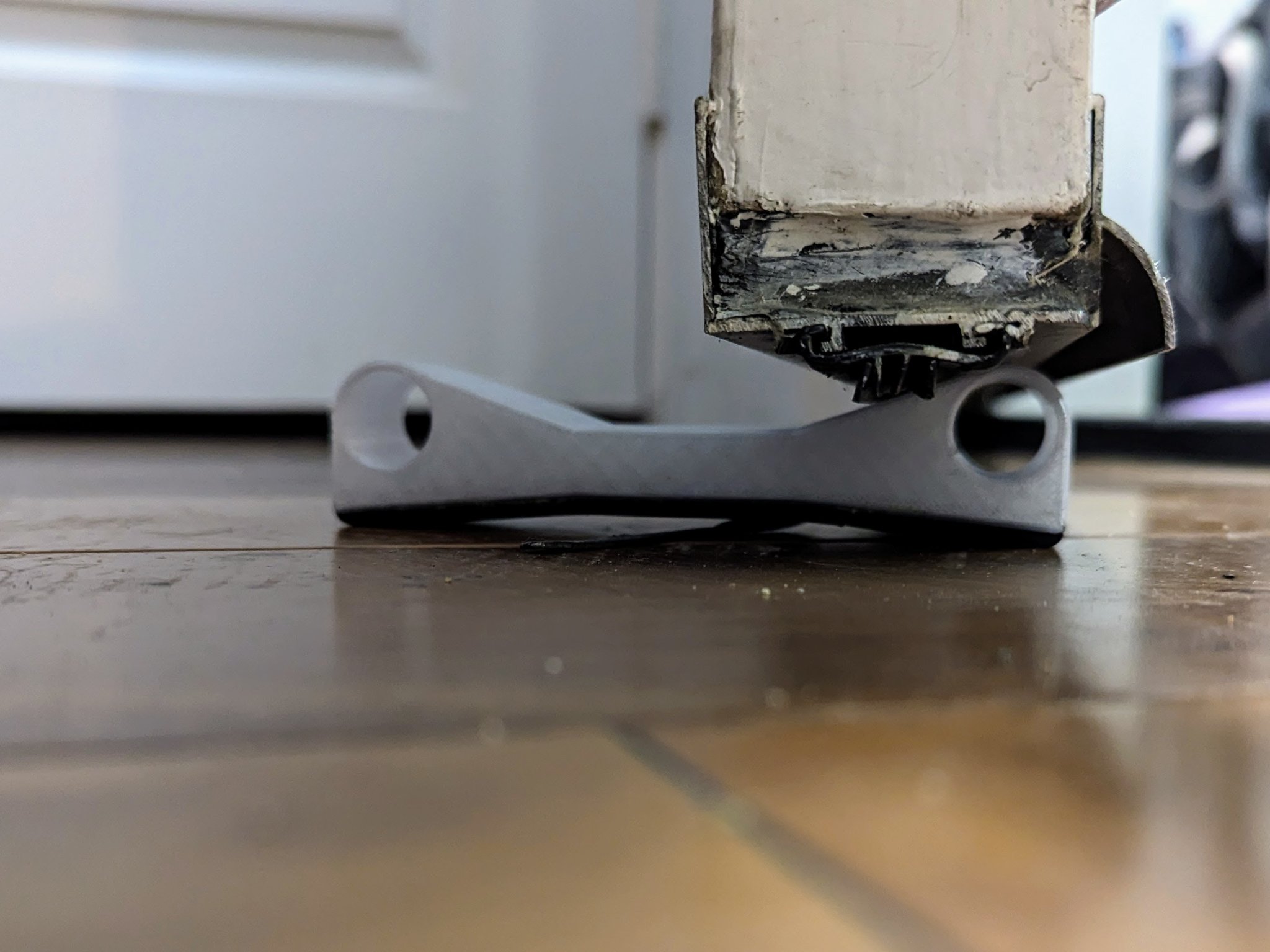 Đồ chặn cửa kéo từ hai phía cho thảm và sàn gỗ