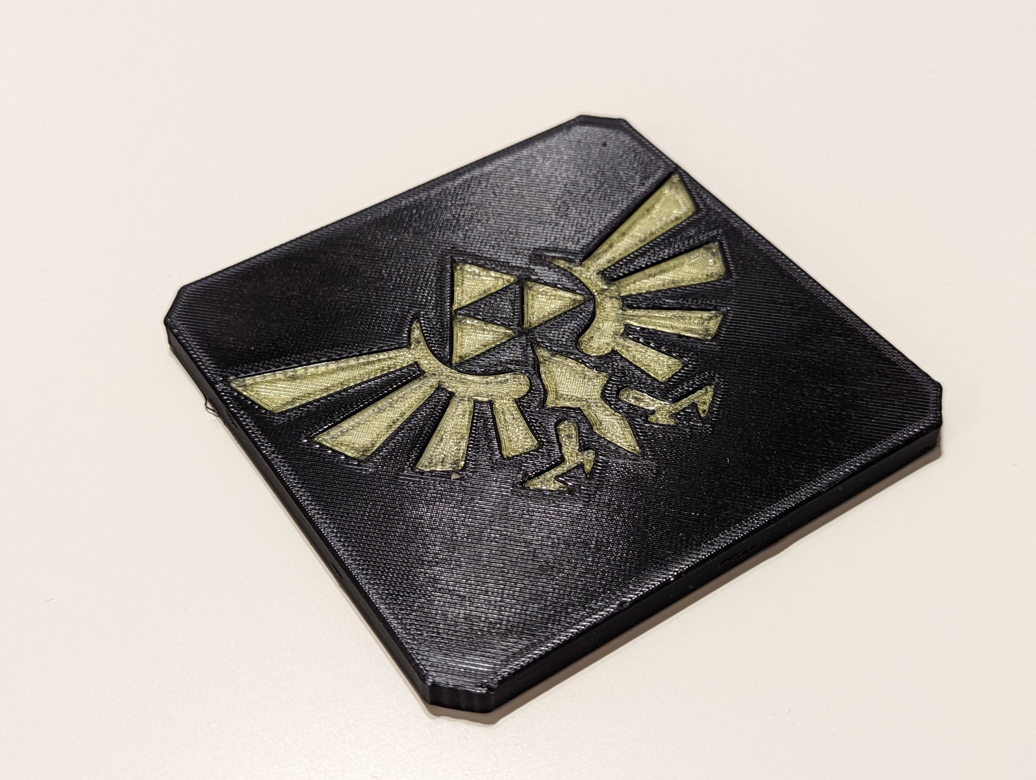 Đế lót ly Hyrule Crest trong Legend of Zelda