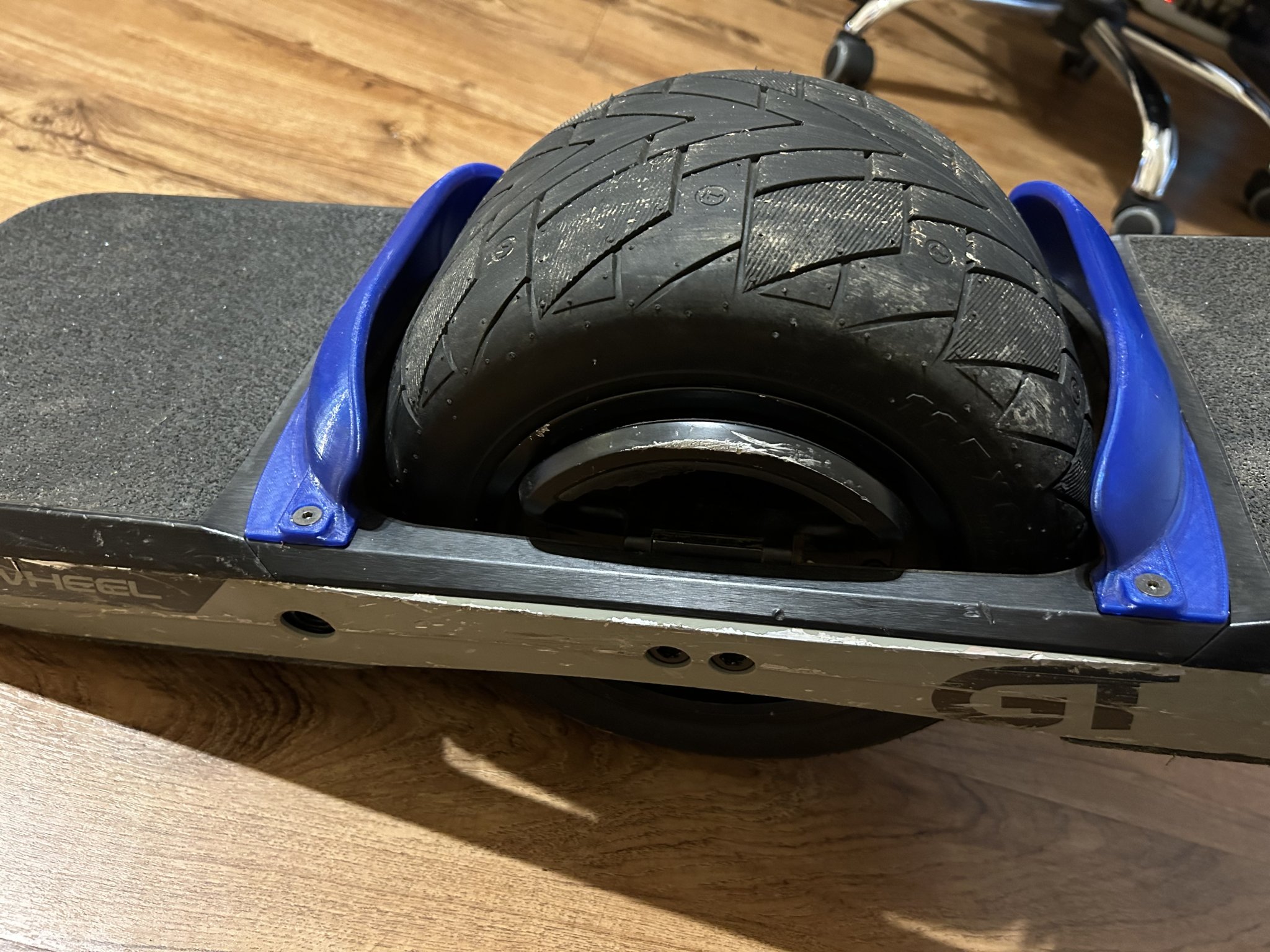 Cánh chắn phân tách Onewheel GT với thiết kế mạnh mẽ