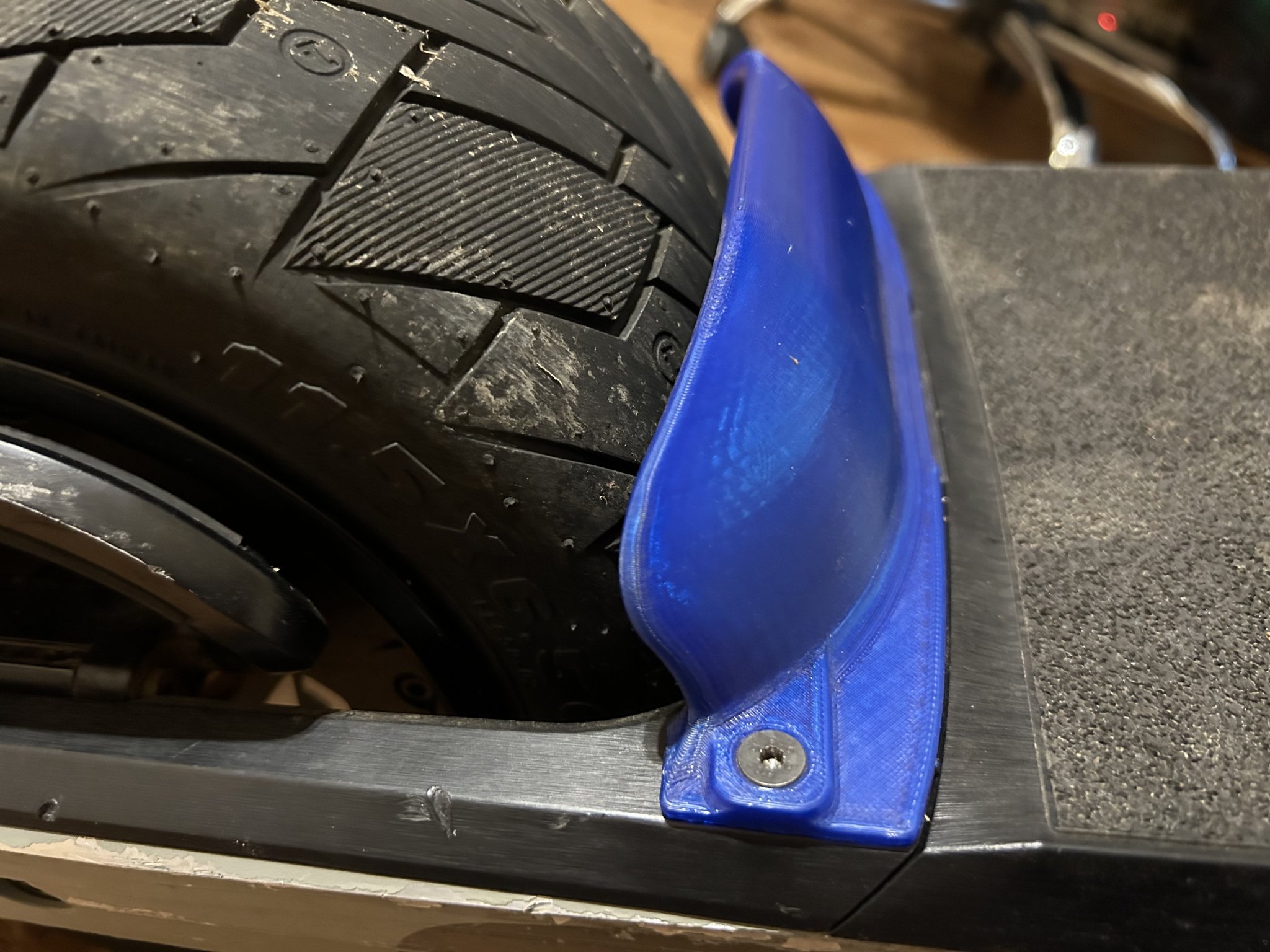 Cánh chắn phân tách Onewheel GT với thiết kế mạnh mẽ