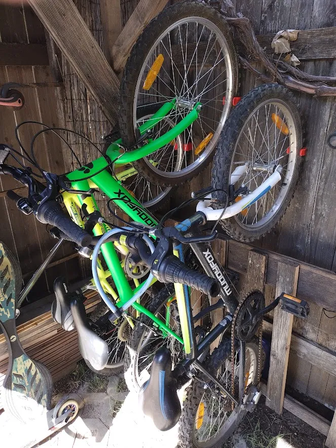 Giá đỡ xe đạp gắn tường với thiết kế chắc chắn