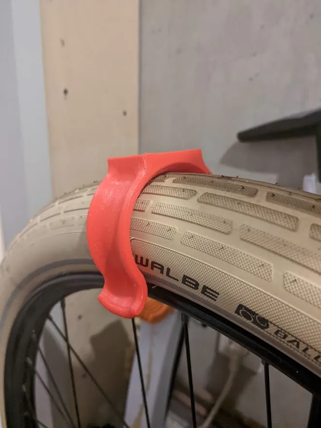 Giá đỡ xe đạp gắn tường với thiết kế chắc chắn