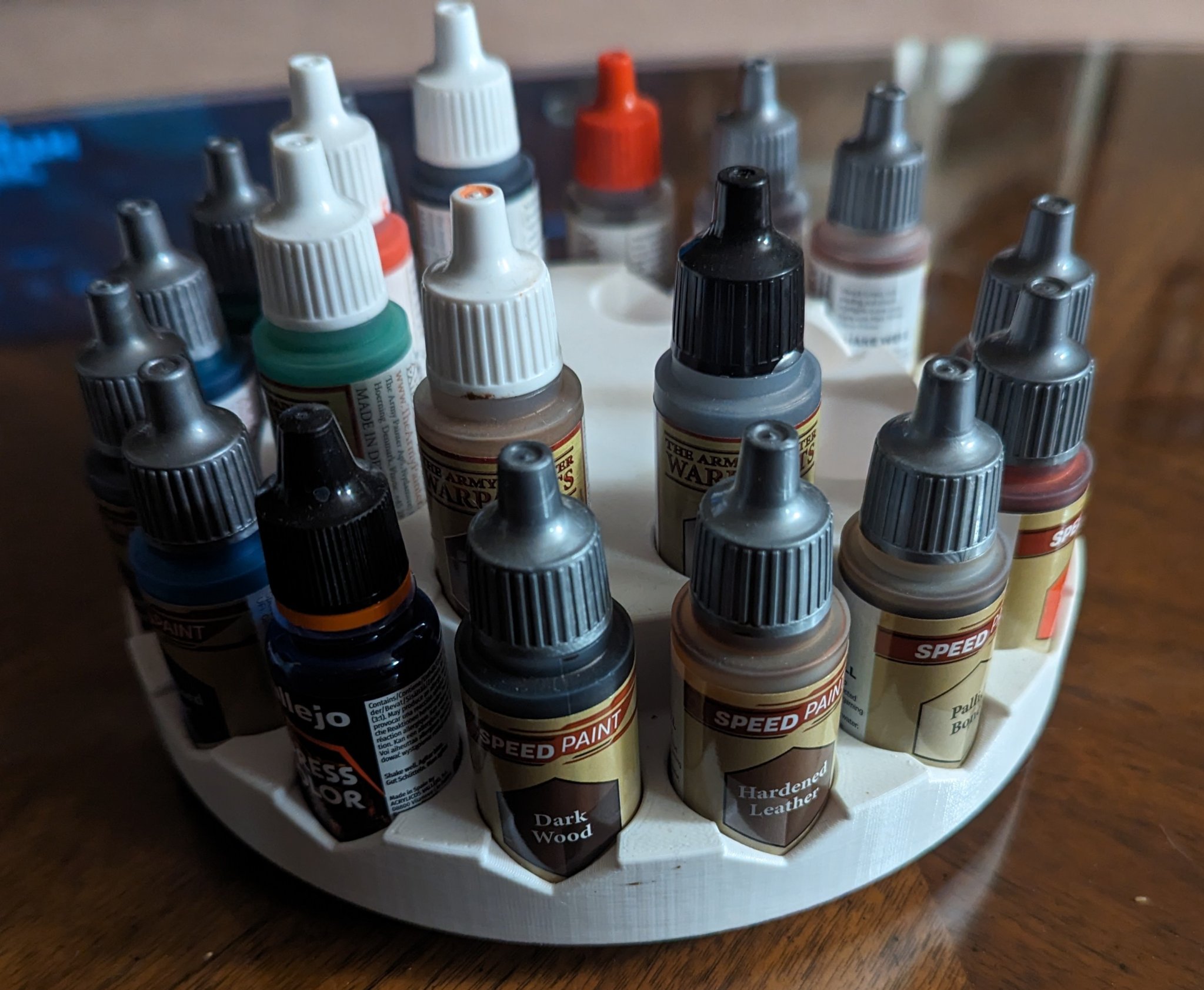 Giá đỡ sơn xoay cho mô hình Army Painter và Vallejo