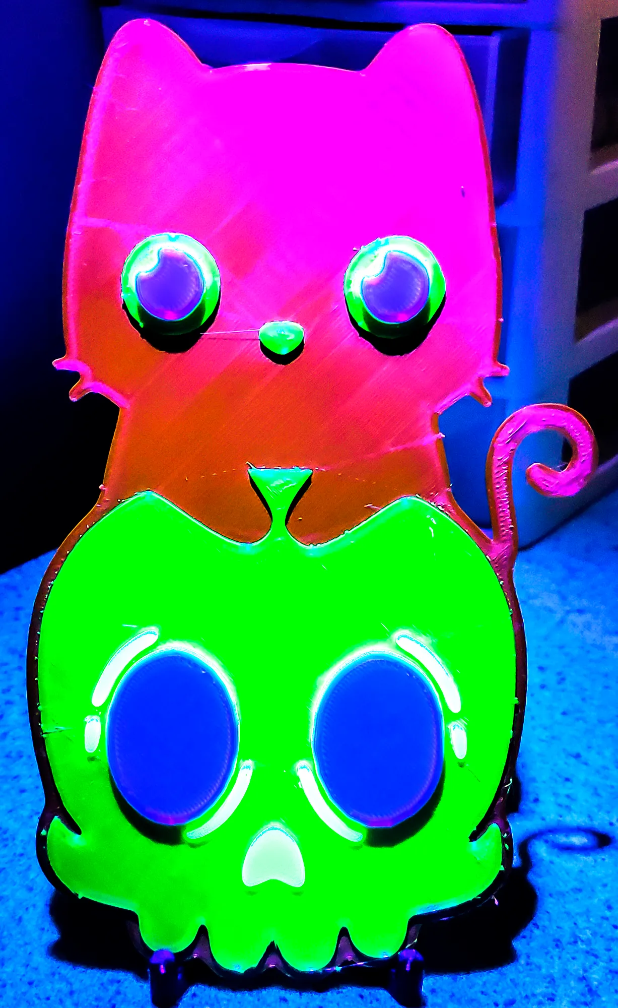 Mô hình nghệ thuật tường Halloween mèo đứng trên đầu lâu