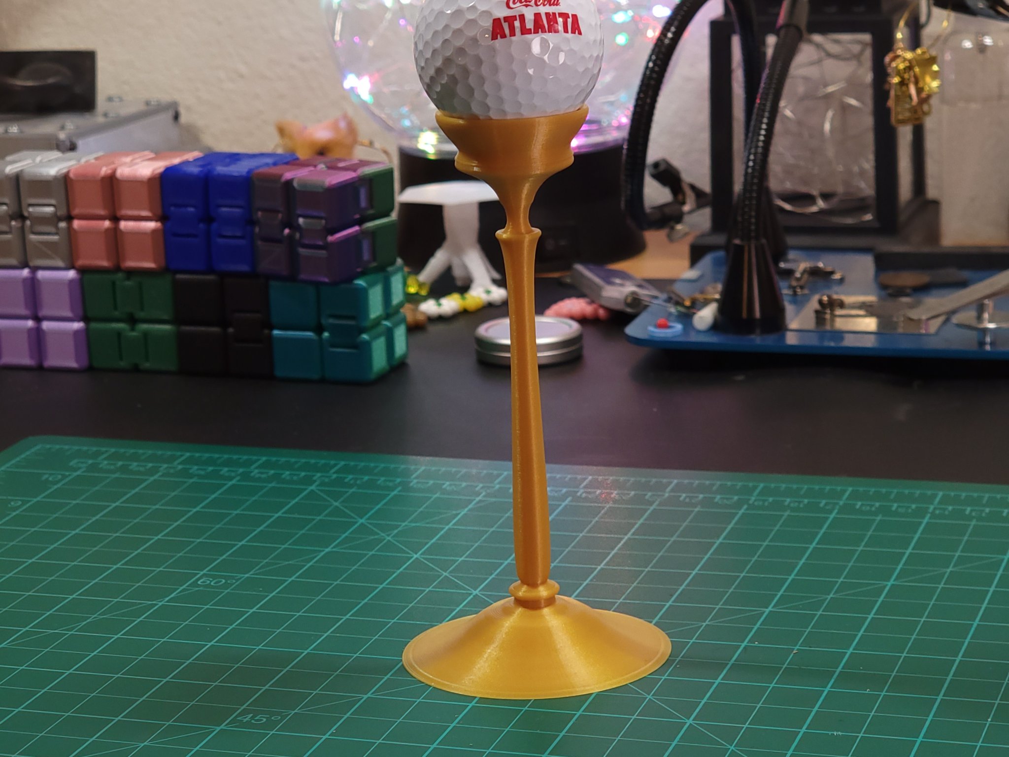 Giá đỡ bóng golf trang trí tinh tế