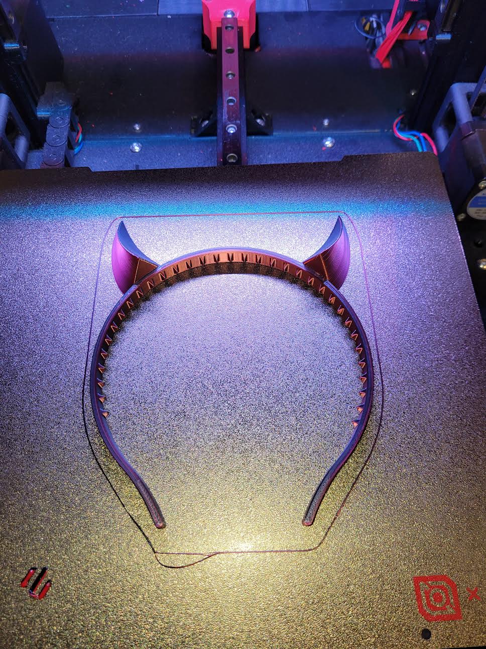 Băng đô tóc với sừng cho trang phục Halloween