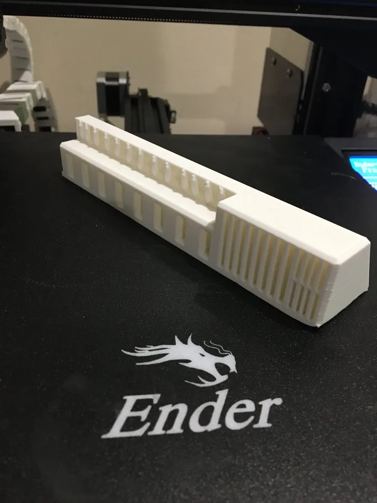 Giá đỡ USB và thẻ SD có thể gắn tường với 8 khe cắm