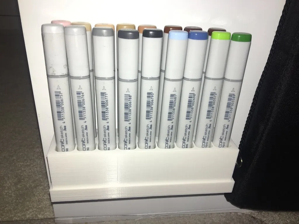 Khay và kệ tháo rời cho 18 bút Copic