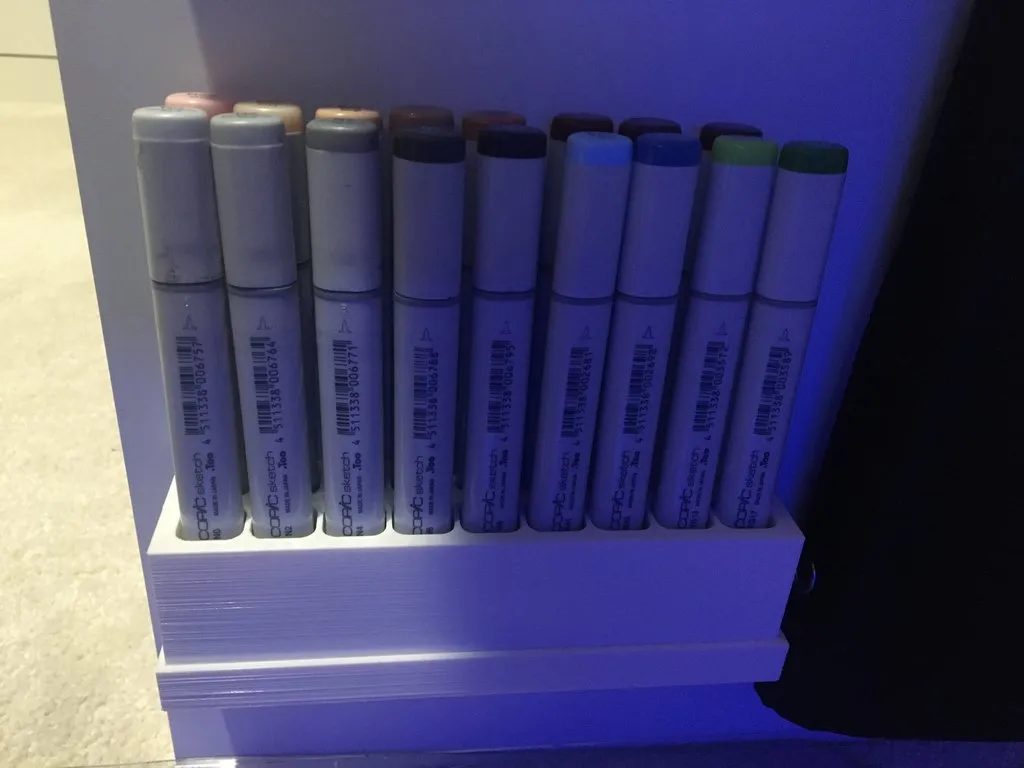 Khay và kệ tháo rời cho 18 bút Copic