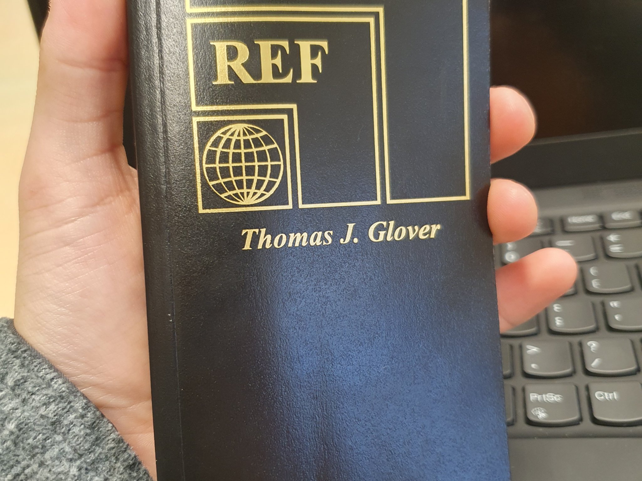 Giá đỡ sách Pocket Reference với kẹp thắt lưng