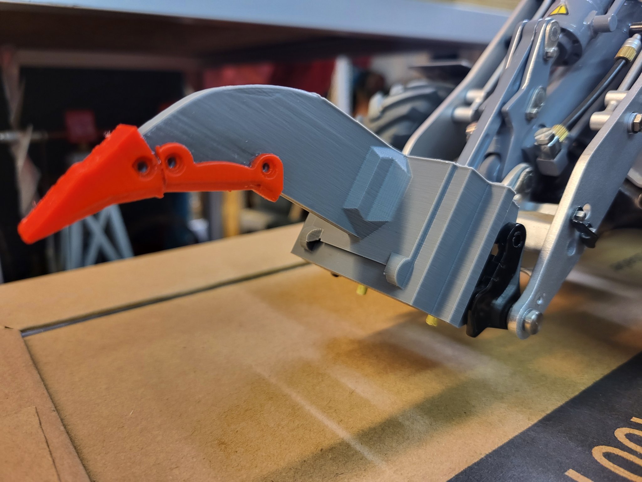 Móng vuốt Ripper cho máy xúc mini Lesu MCL8 - AOUE