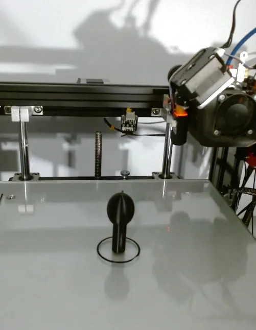 Núm điều khiển cho xe lăn điện có thiết kế lớn hơn