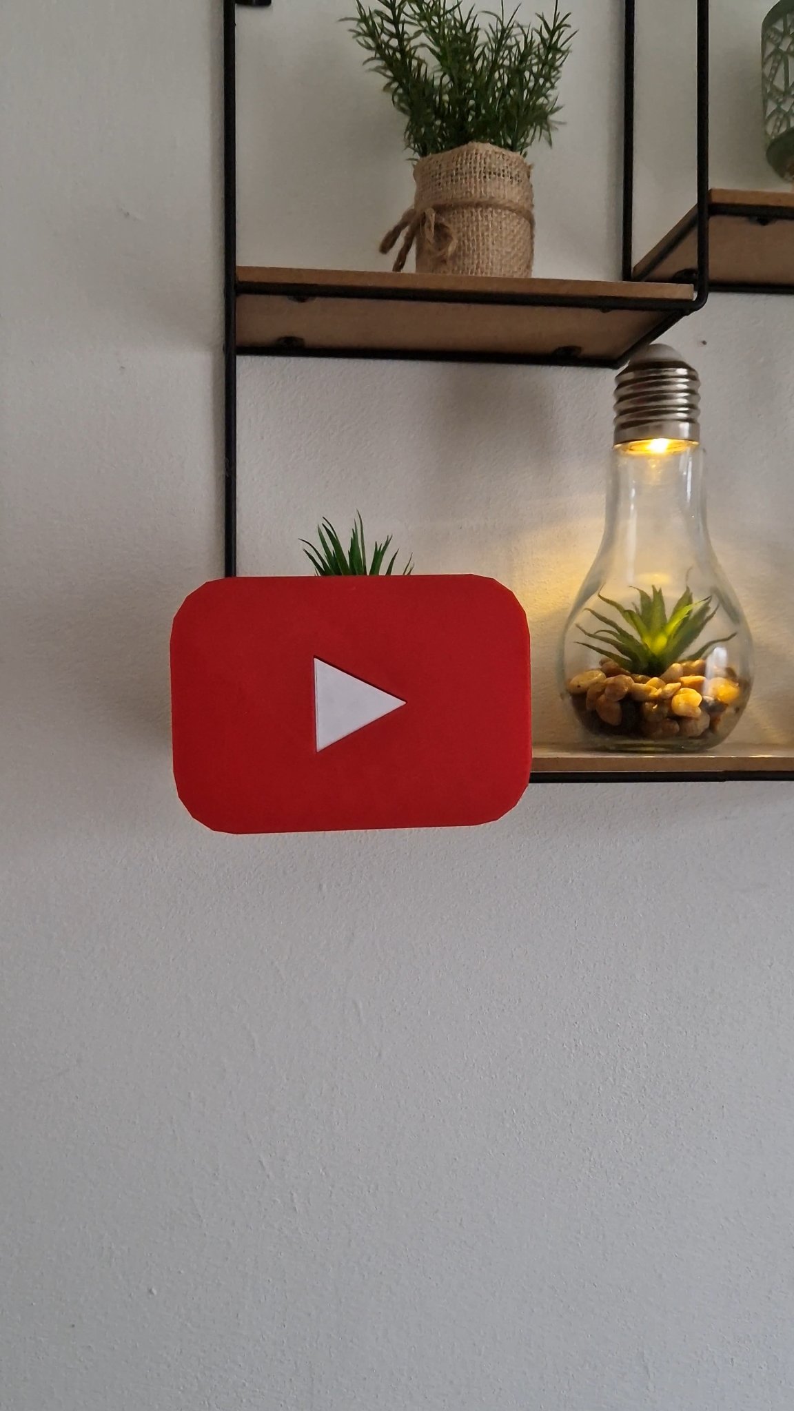 Nút Play YouTube từ tính với logo đỏ trắng đặc trưng