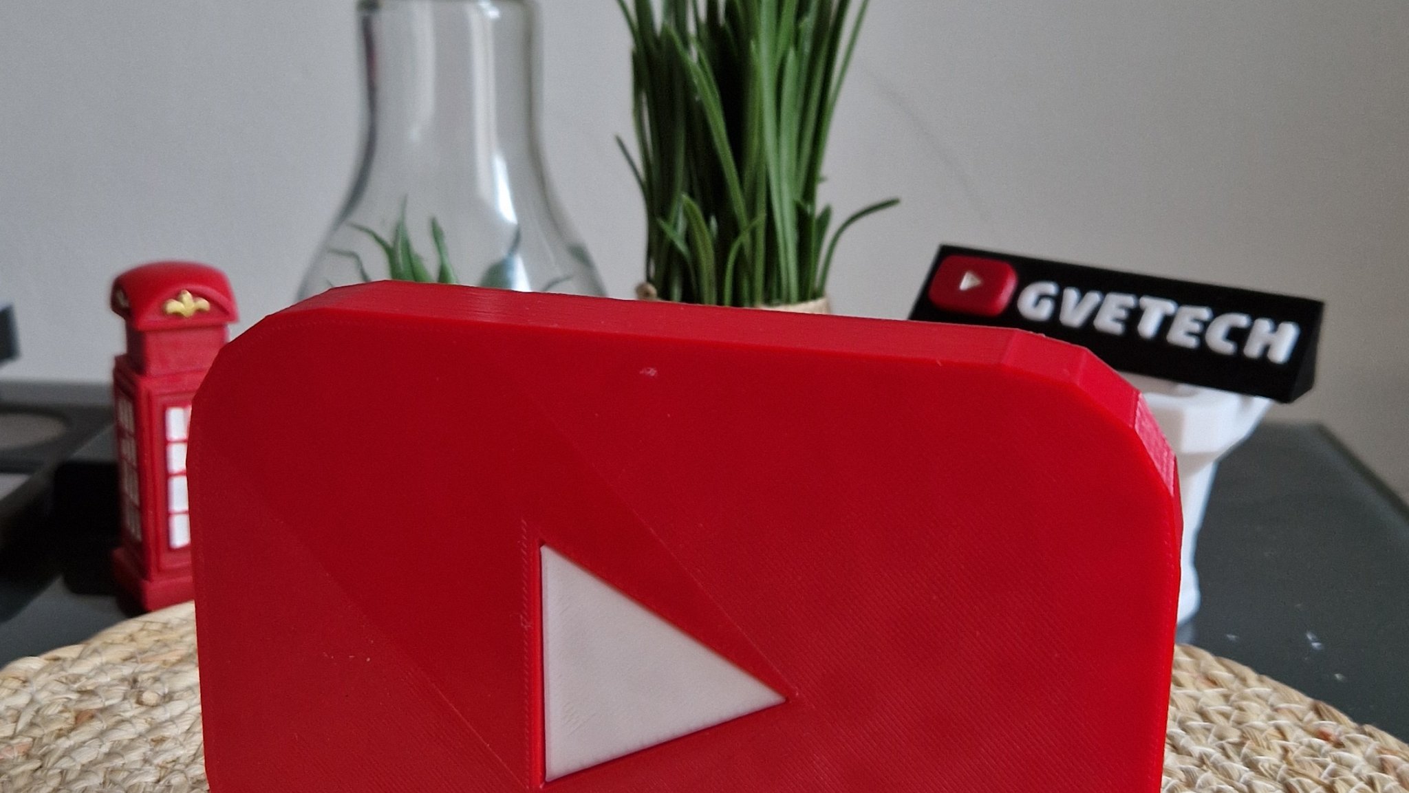 Nút Play YouTube từ tính với logo đỏ trắng đặc trưng