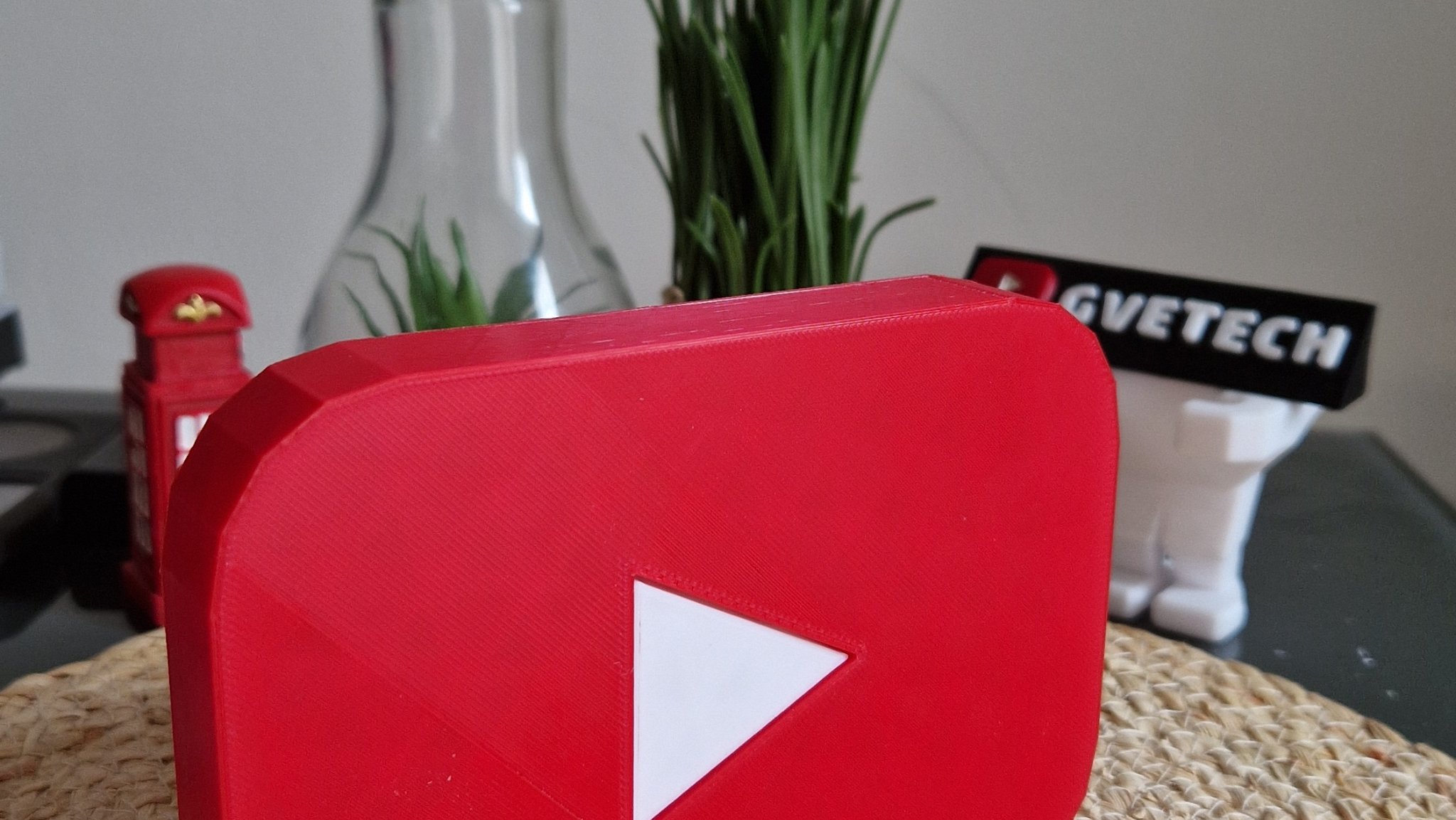 Nút Play YouTube từ tính với logo đỏ trắng đặc trưng