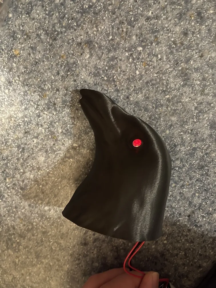 Quạ Halloween với mắt LED