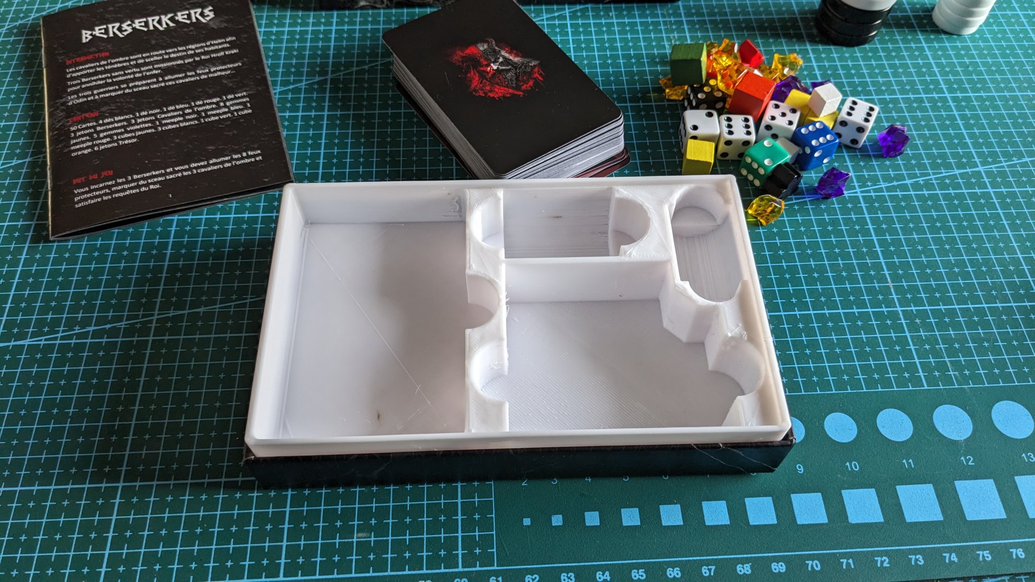 Giá đỡ cho trò chơi Berserkers của Alone Editions