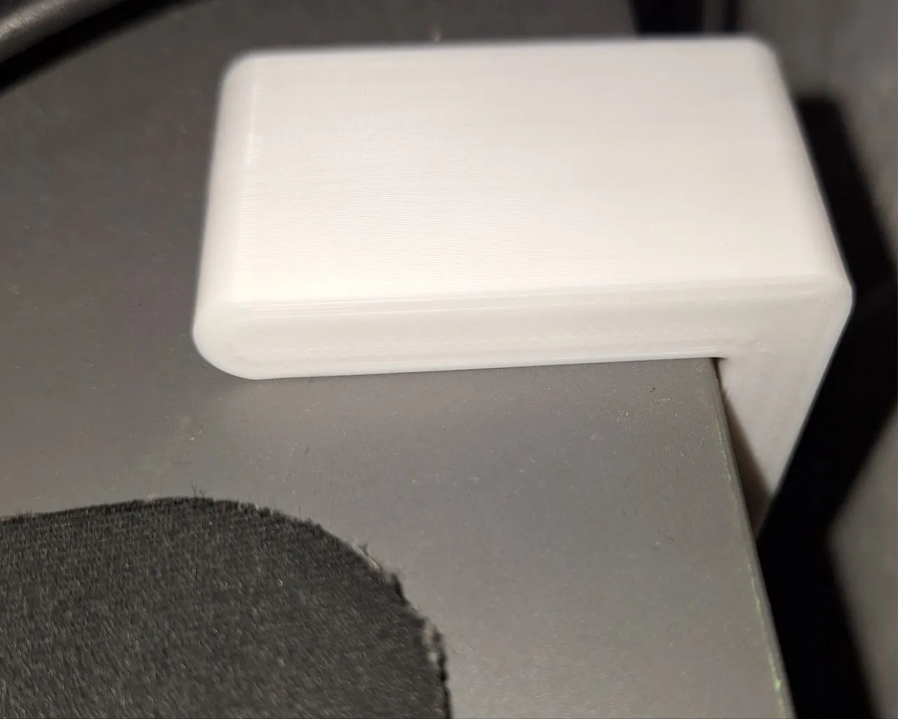 Giá treo tai nghe Ikea Lagkapten hướng vào trong