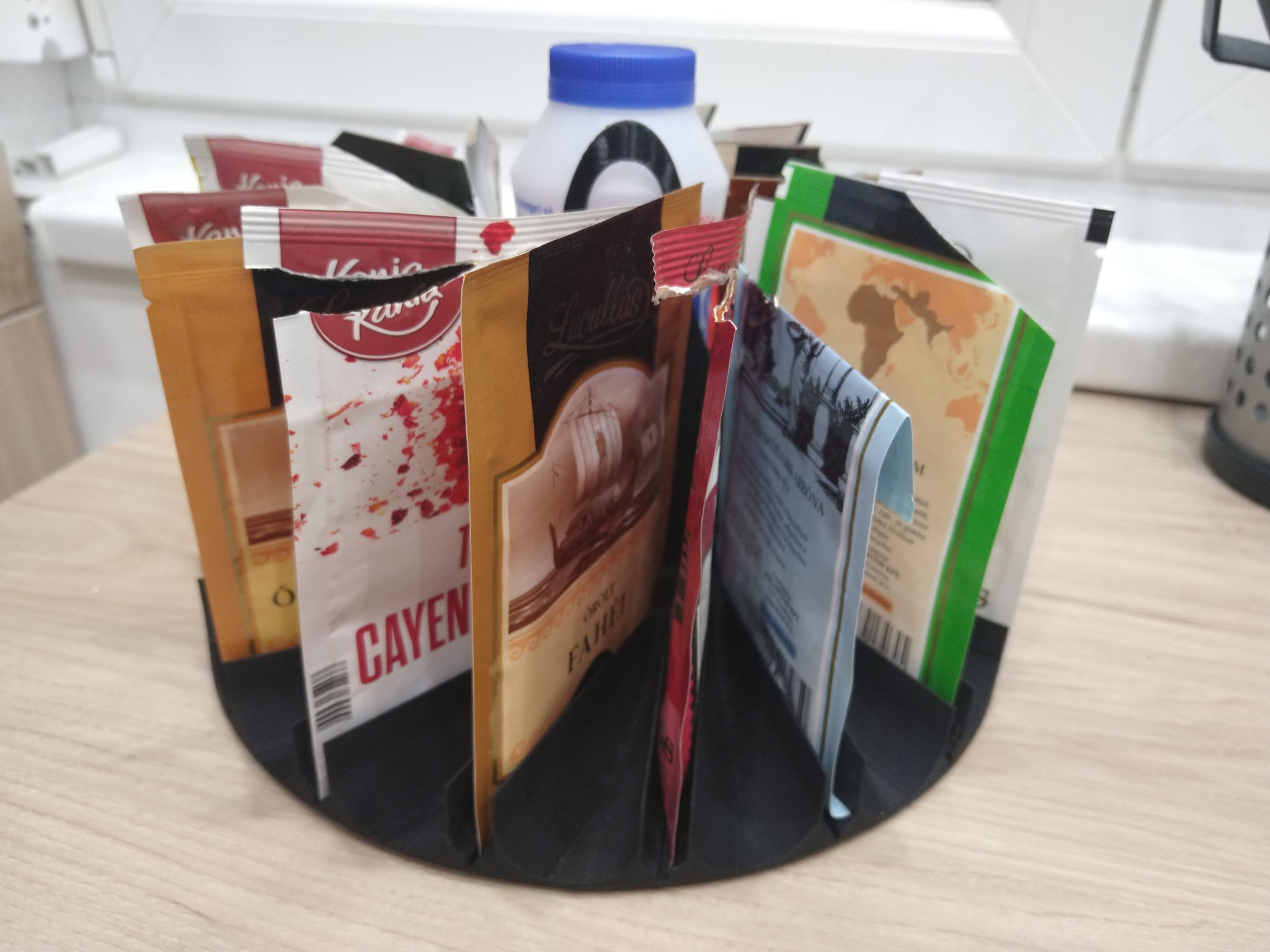 Giá đỡ gia vị kiểu Lazy Susan với 18+1 ngăn