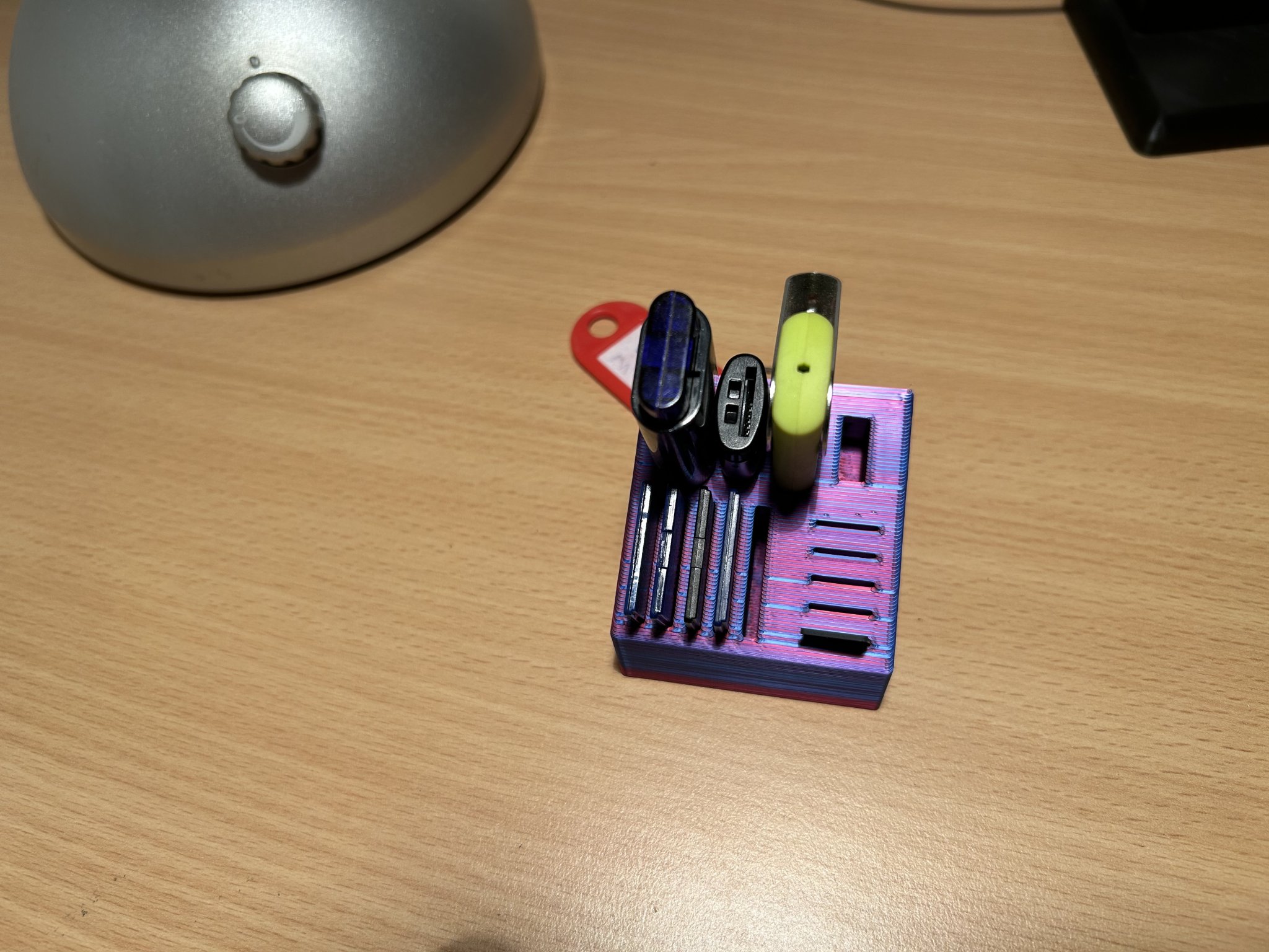 Giá đỡ USB và thẻ nhớ SD đa năng trên bàn