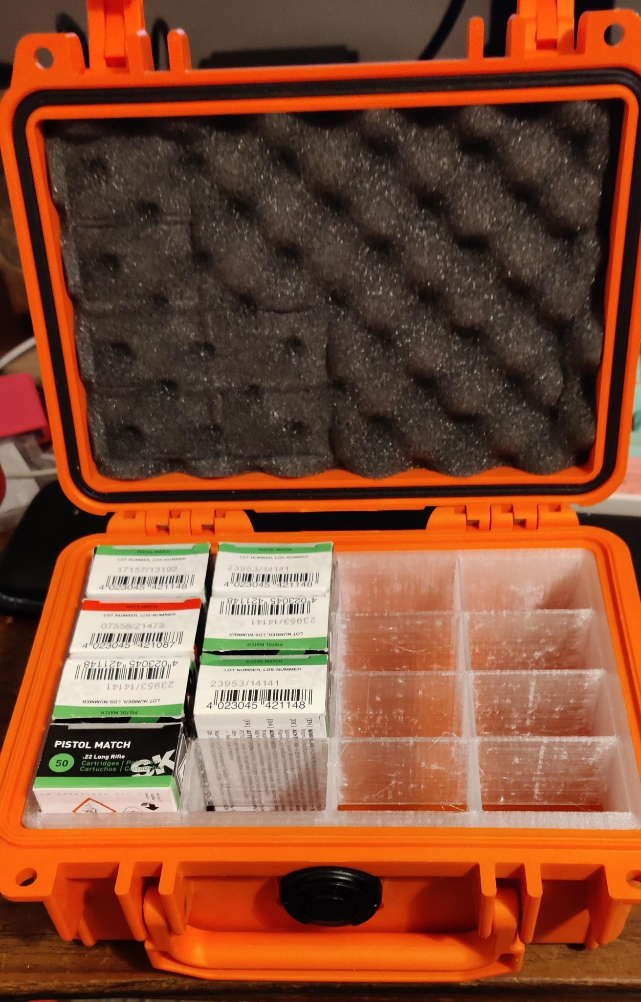 Chia ngăn Peli 1120 cho SK .22 với khả năng chứa 16 hộp đạn