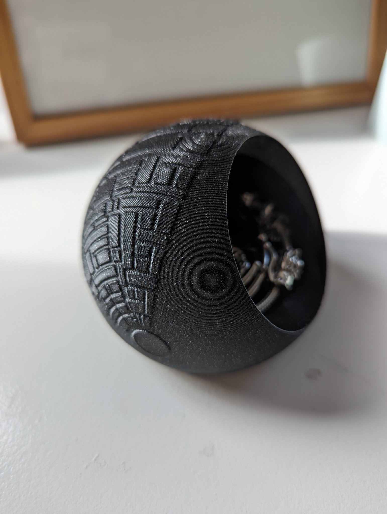 Hộp đựng tròn lấy cảm hứng từ Star Wars