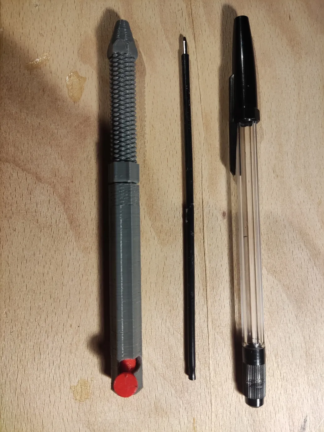 Bút bi cơ chế bolt action với thiết kế độc đáo