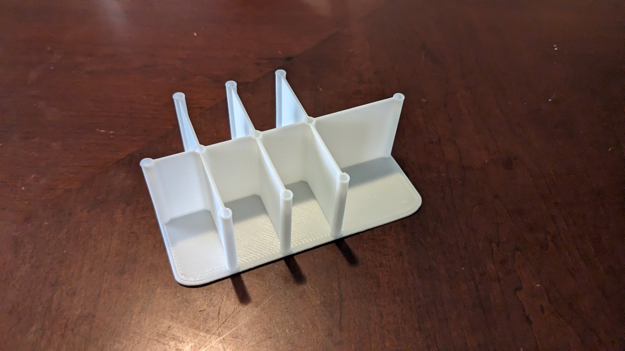 Chia ngăn kéo mini Dollar Tree cho các bộ phận nhỏ