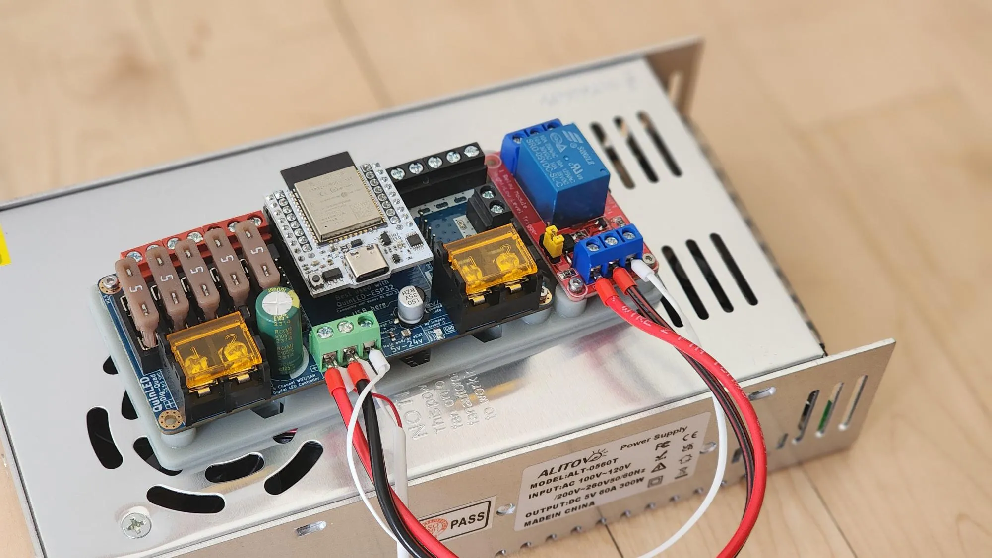 Giá đỡ Relay QuinLED DigQuad v3 cho dây điện