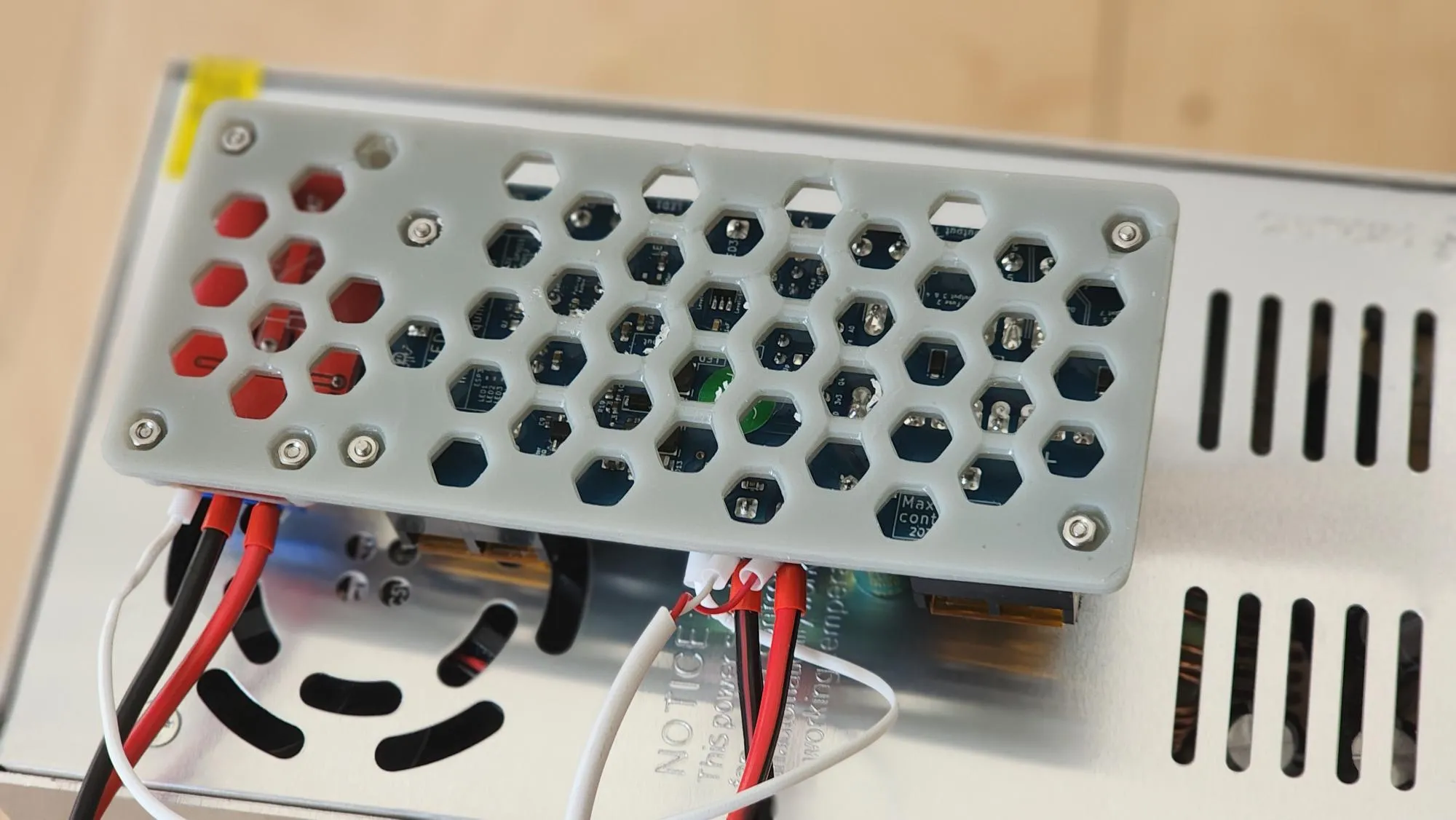 Giá đỡ Relay QuinLED DigQuad v3 cho dây điện