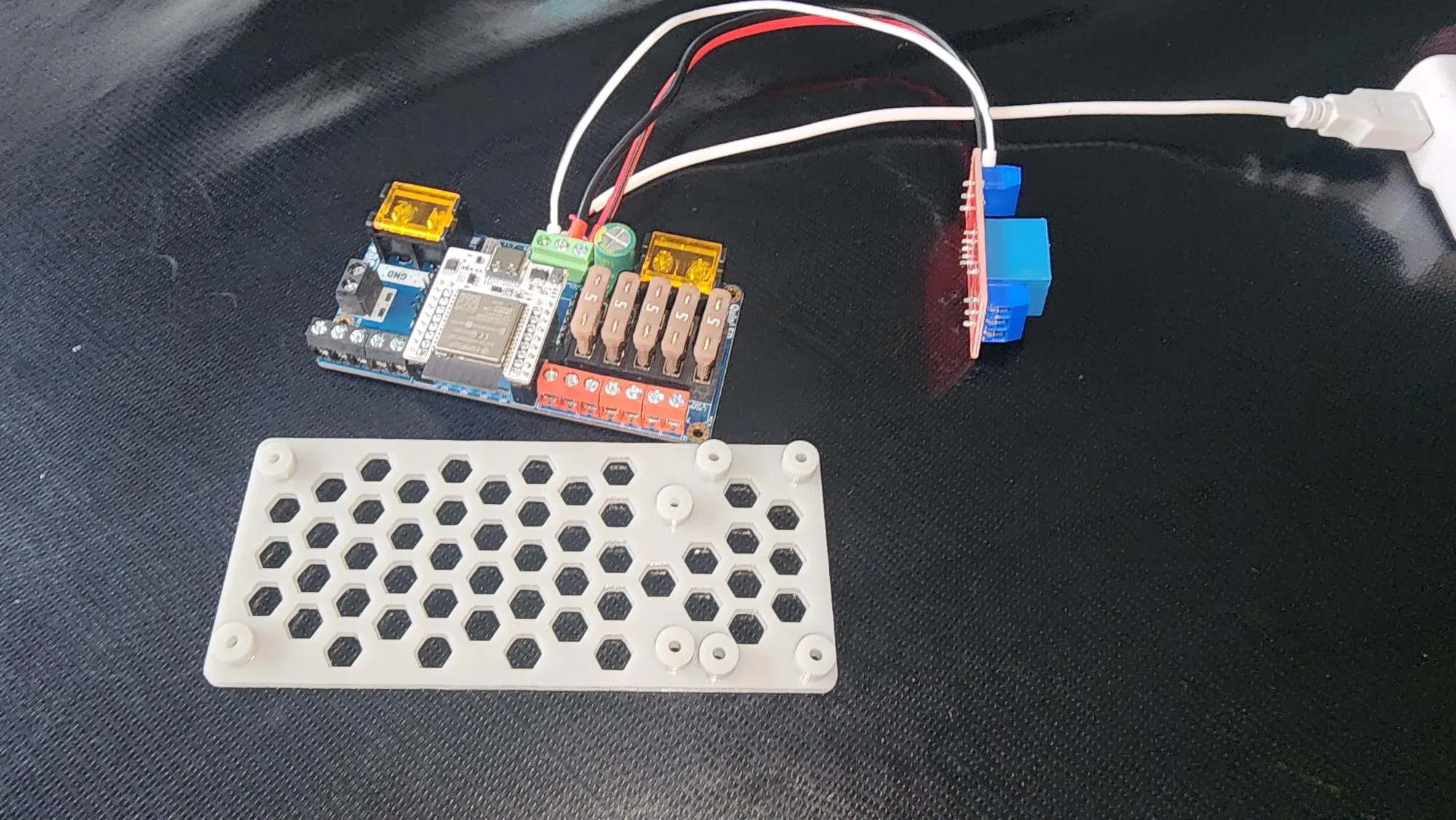 Giá đỡ Relay QuinLED DigQuad v3 cho dây điện