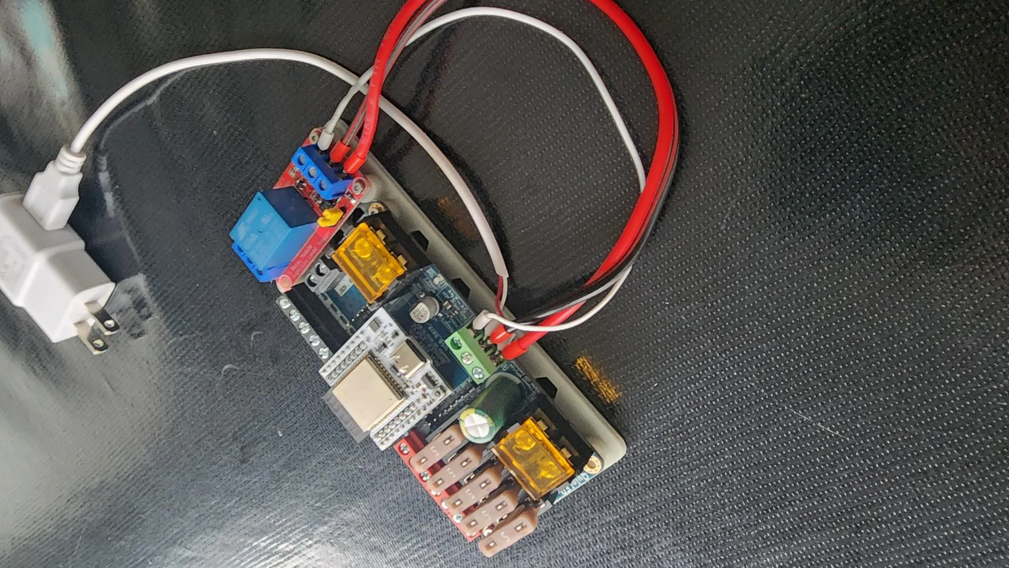 Giá đỡ Relay QuinLED DigQuad v3 cho dây điện