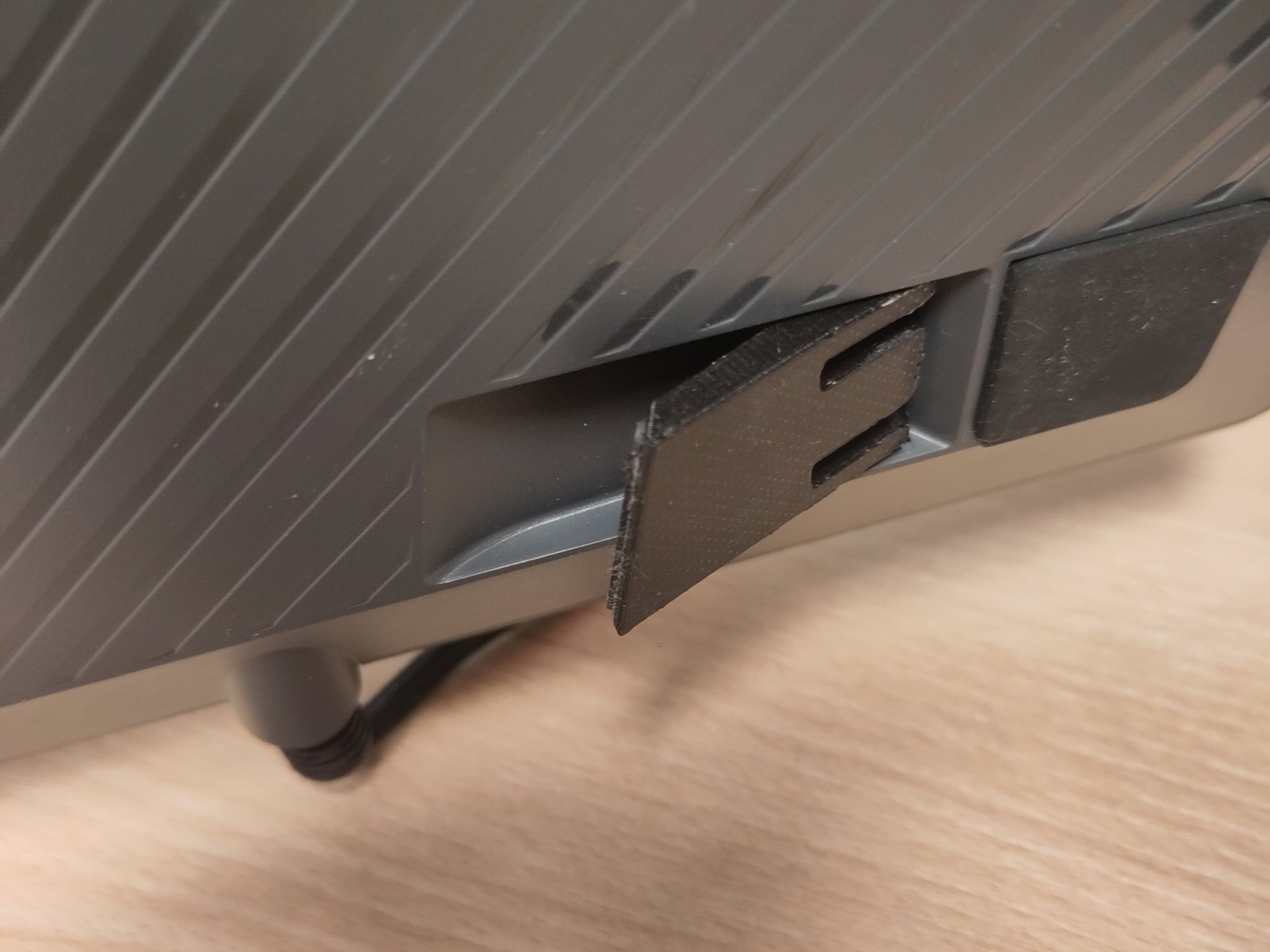 Chân thay thế bên phải cho bàn phím Logitech G213