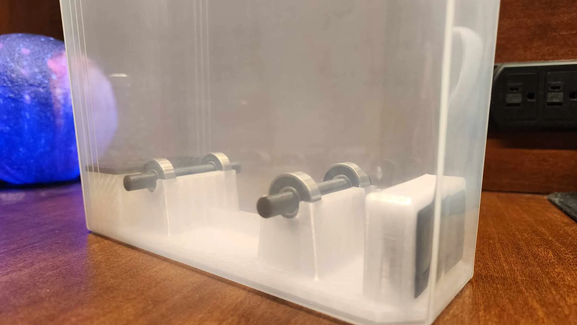 Bình chứa ngũ cốc Plastic House với giá đỡ cuộn tích hợp