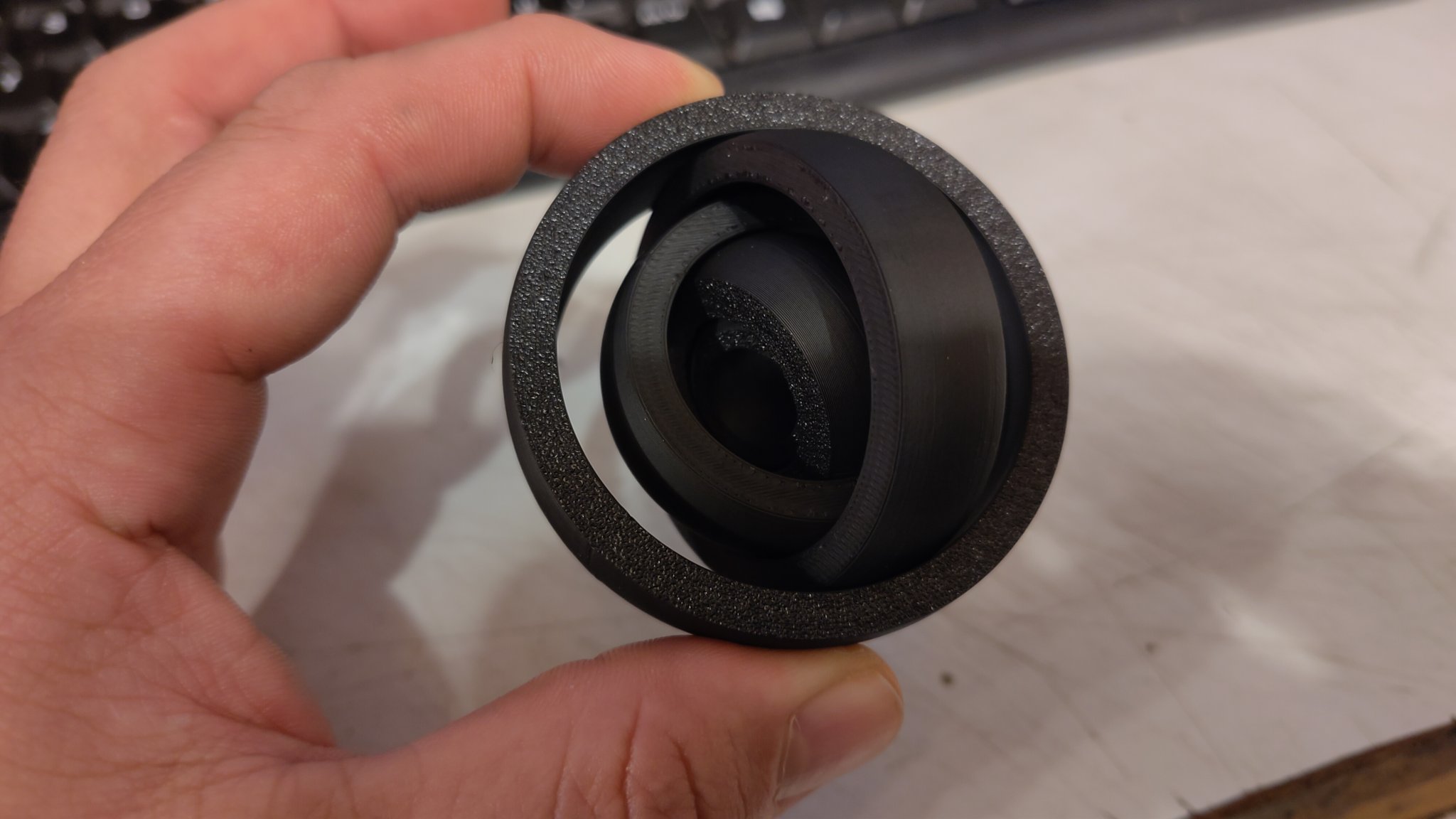 Đồ chơi xoay không ma sát hình vòng tròn thú vị