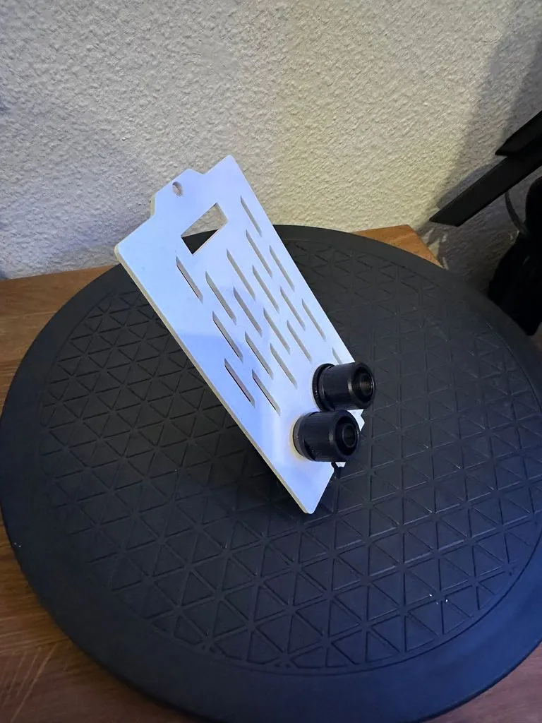 Bảng mặt Lian-Li O11 Dynamic XL cho cáp và làm mát nước