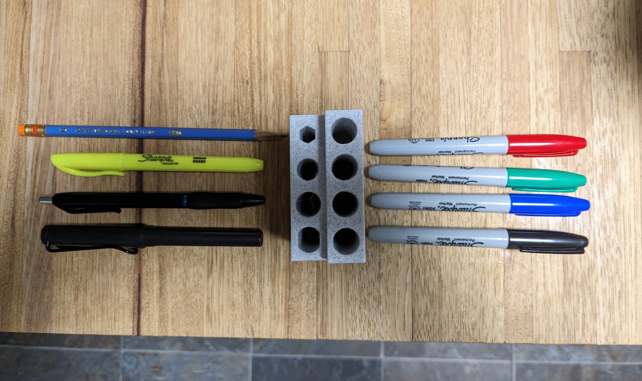 Giá đỡ dụng cụ viết đa năng cho bàn làm việc