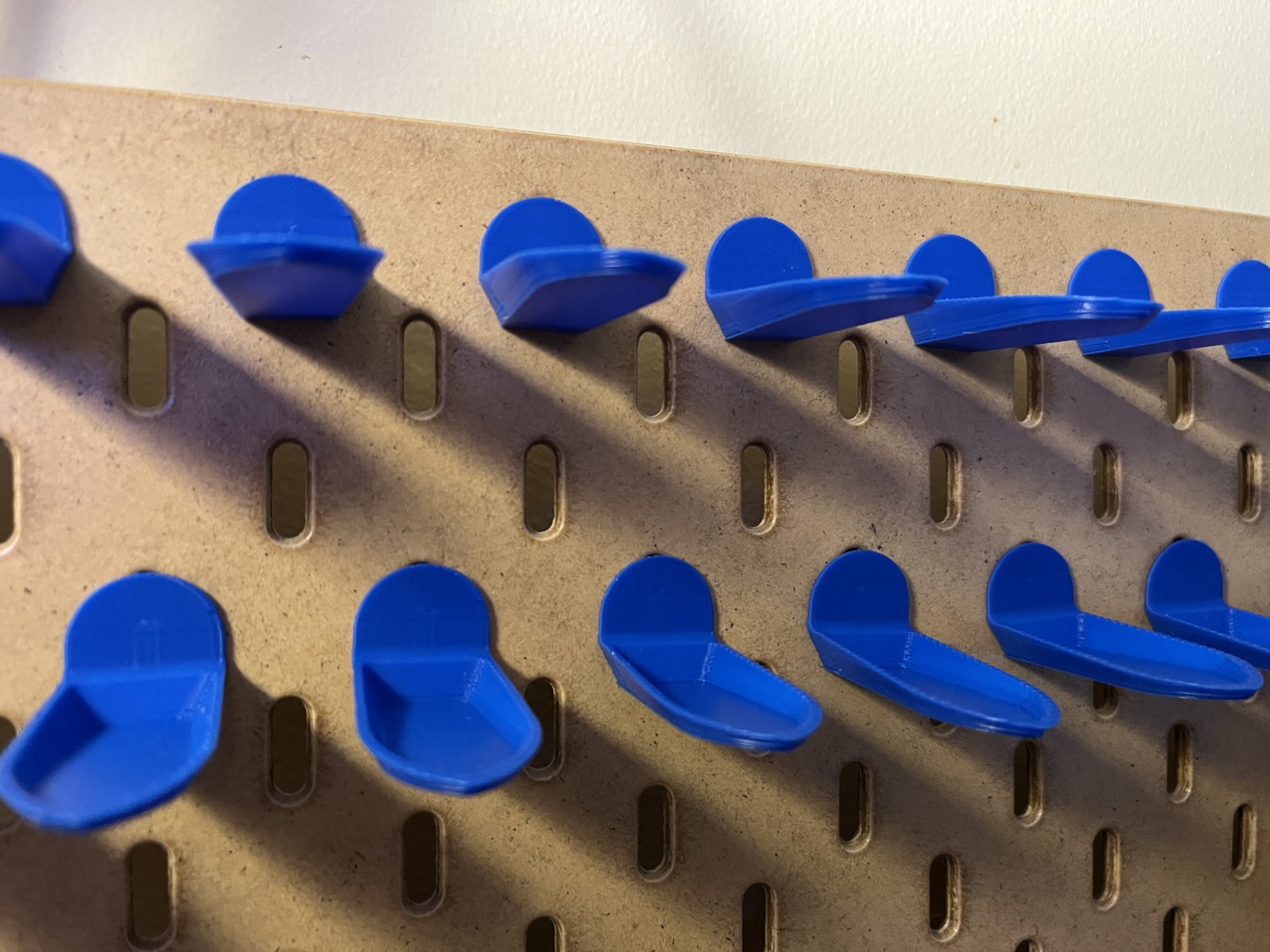 Giá đỡ Benchy cho bảng Skadis bằng gỗ