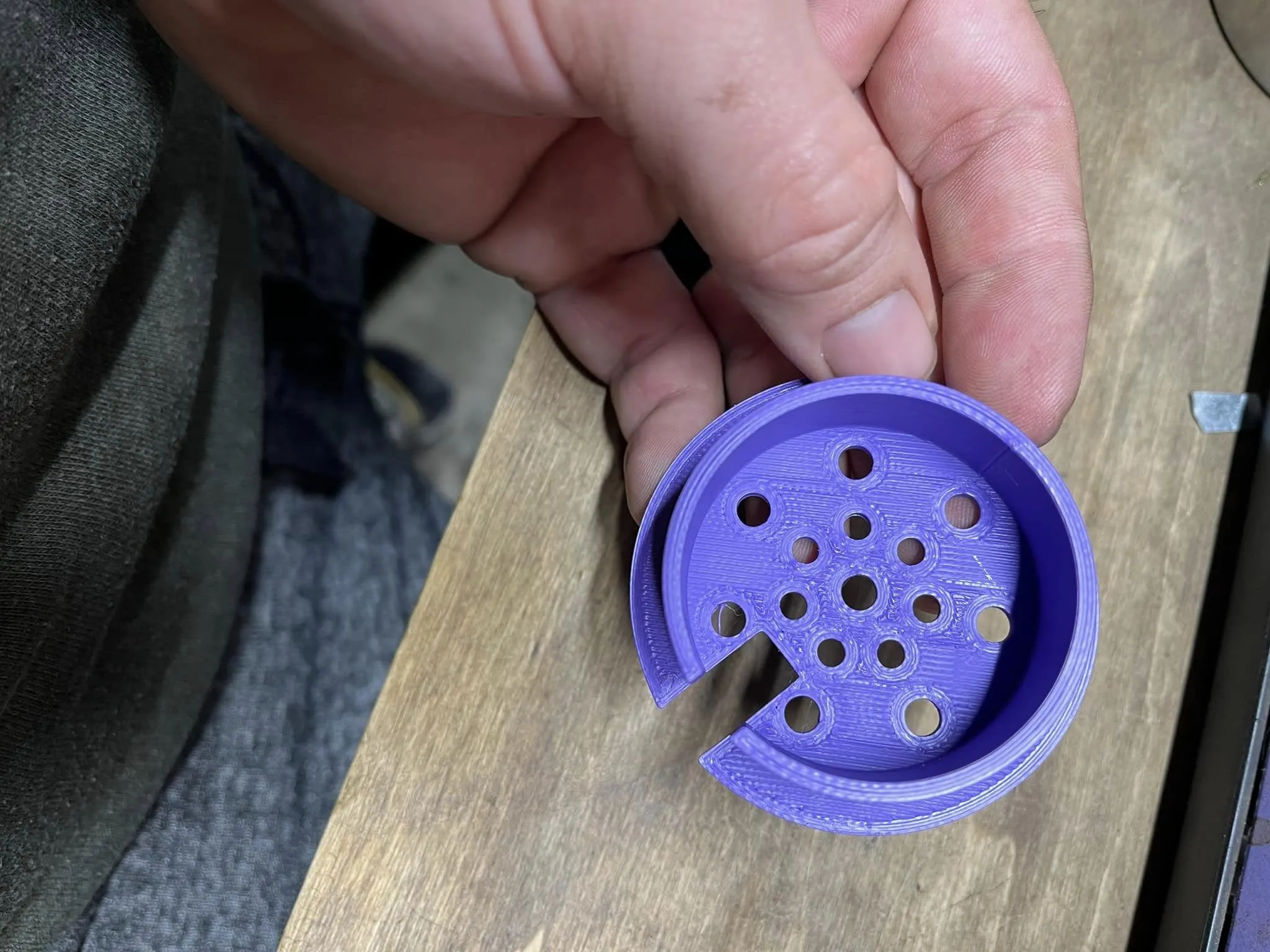 Vent 2 inch với lỗ đi dây cho chuồng gà