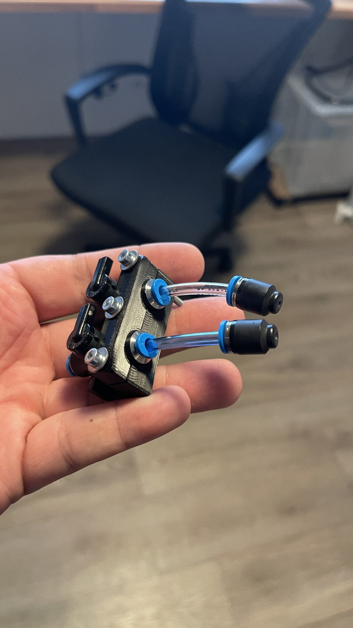 Giá đỡ cho 2 van Festo 4mm dùng trong máy bay RC