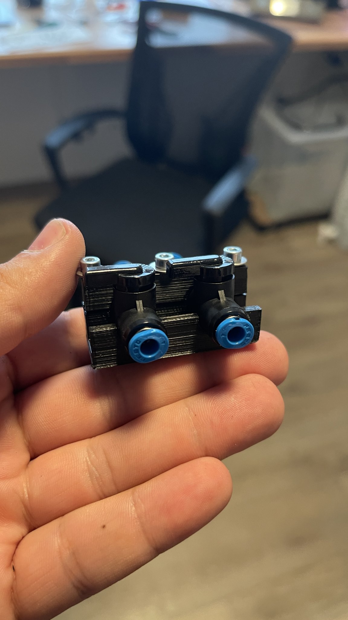 Giá đỡ cho 2 van Festo 4mm dùng trong máy bay RC