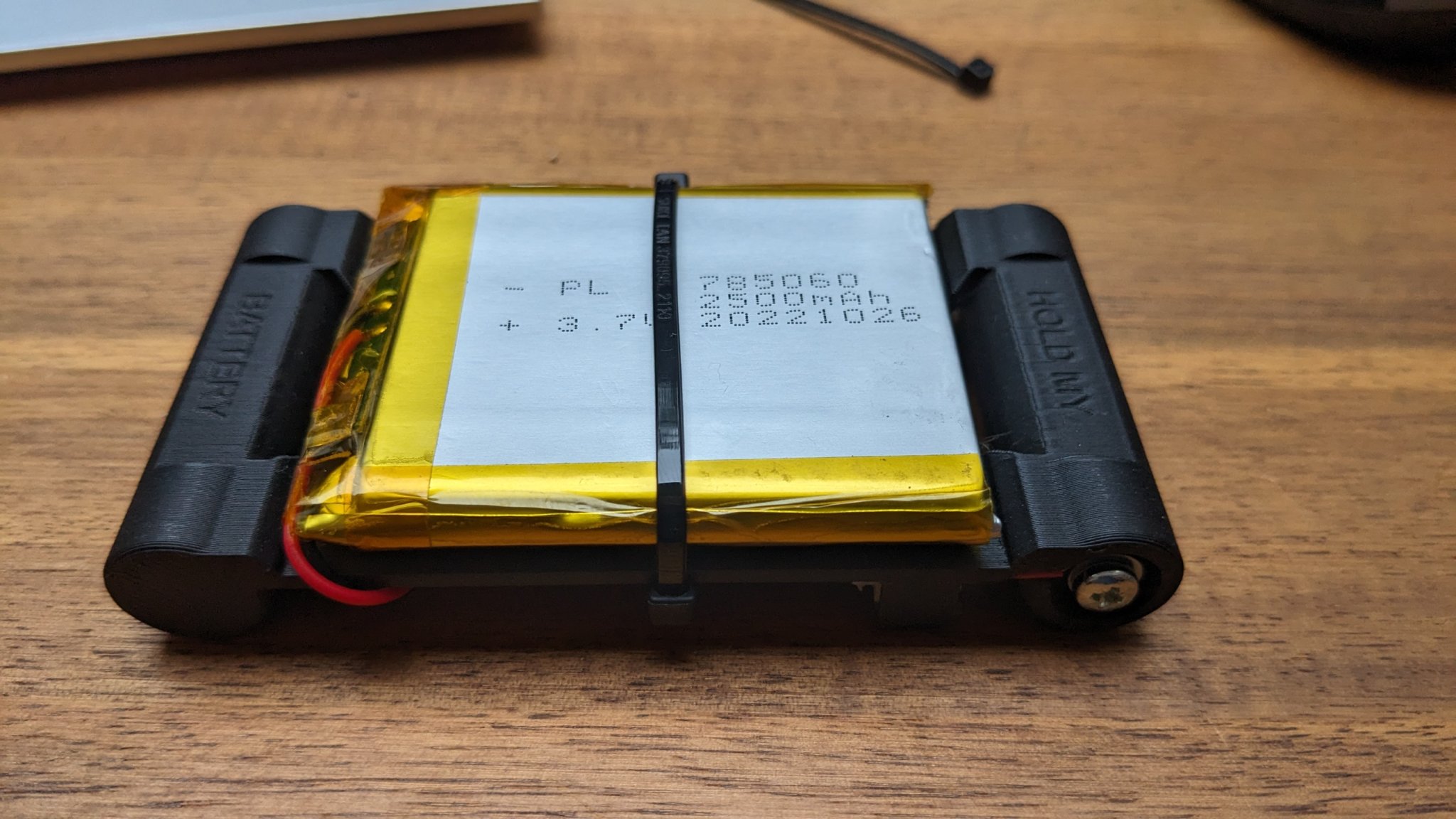 Giá đỡ pin LiPo cho huy hiệu Supercon 2023