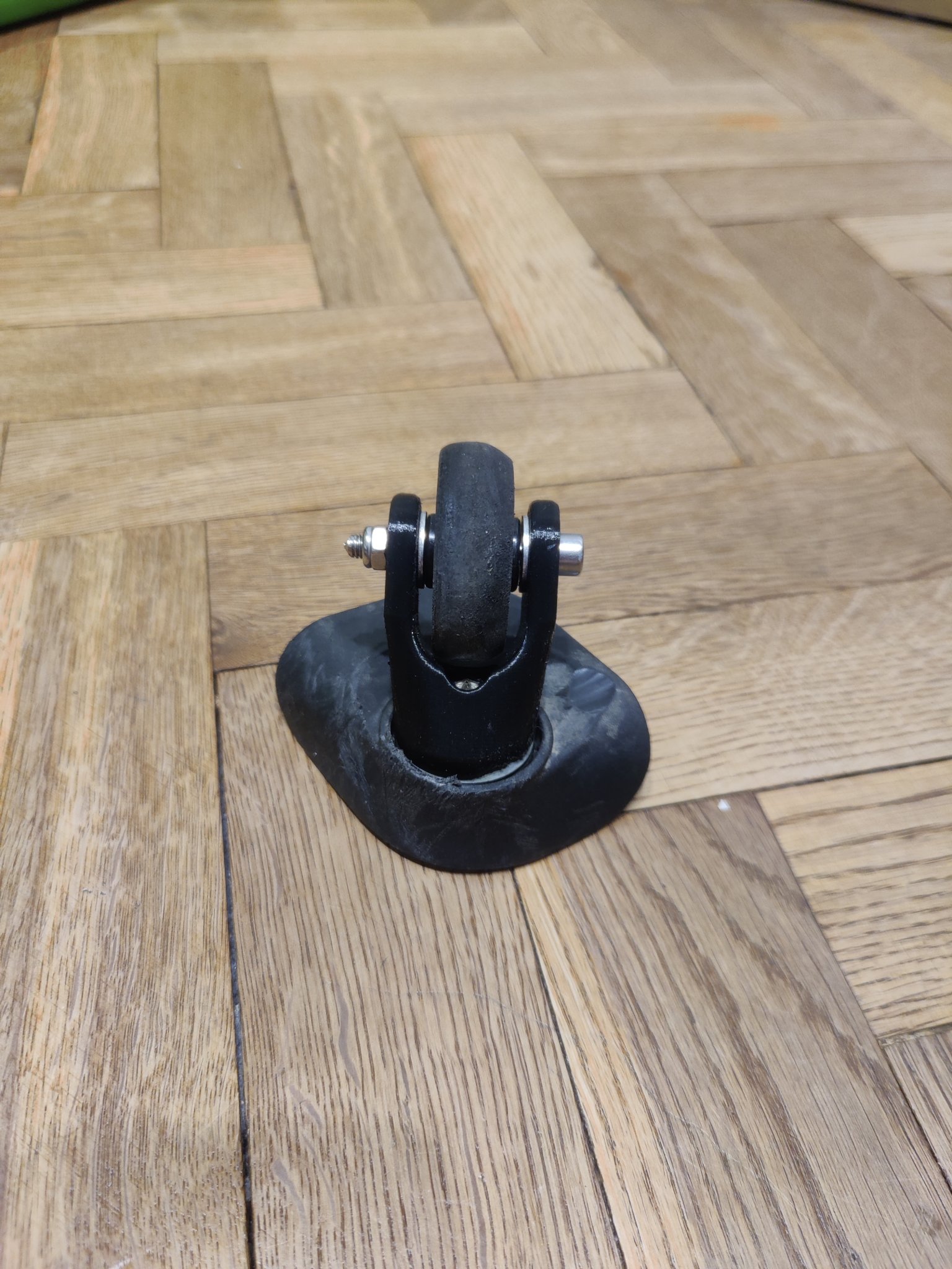 Thay thế giá đỡ bánh xe cho vali American Tourister Bon Air