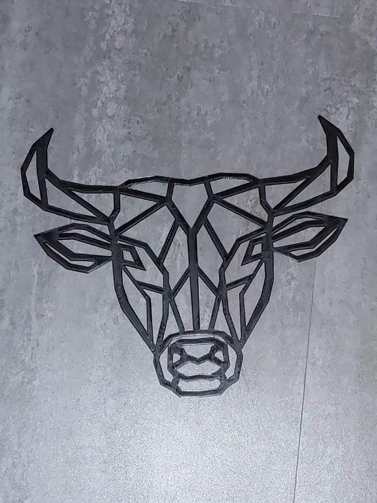 Đầu bò phong cách low poly trang trí tường