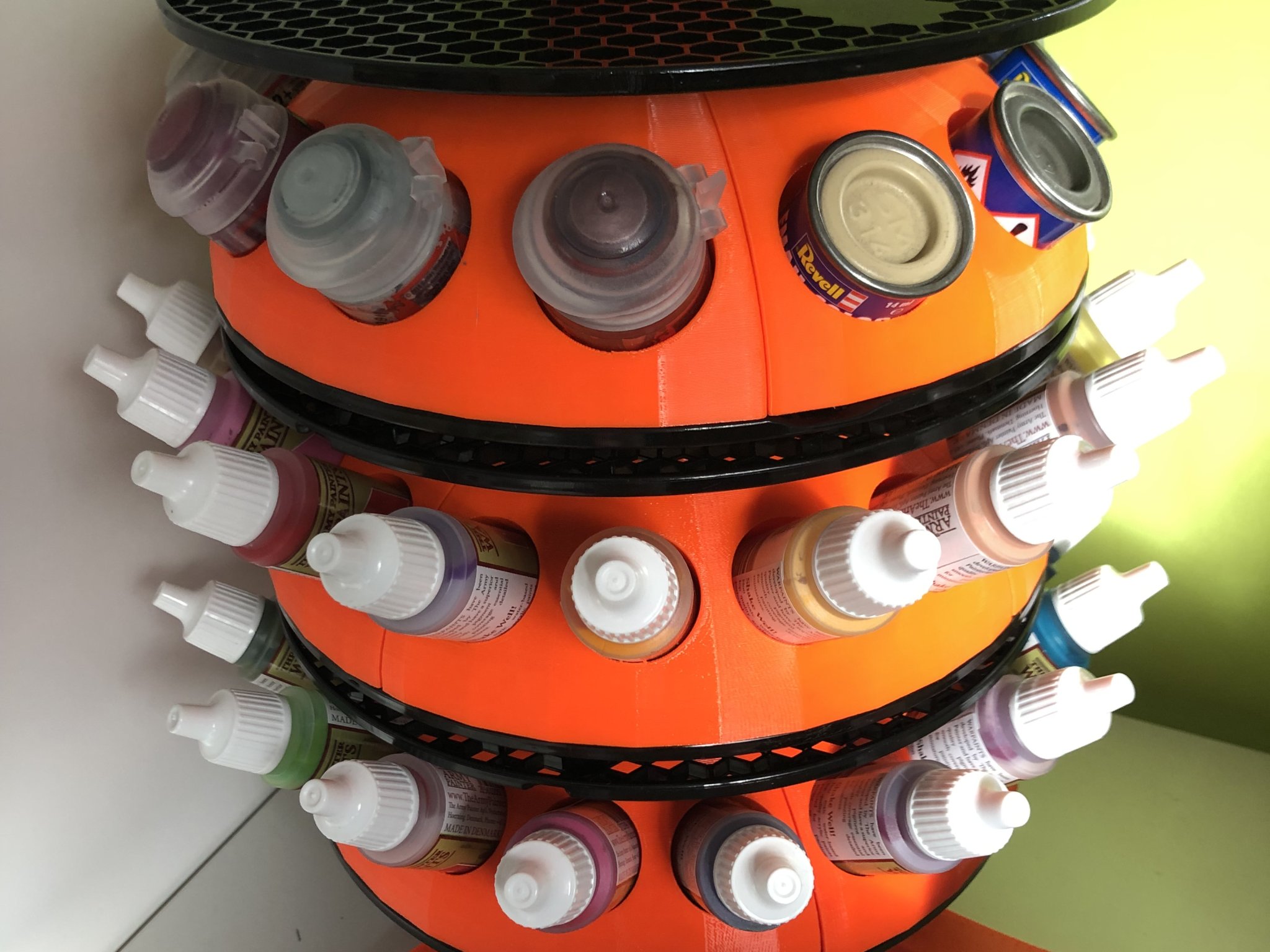 Giá đỡ cho chai màu từ cuộn Prusament cũ