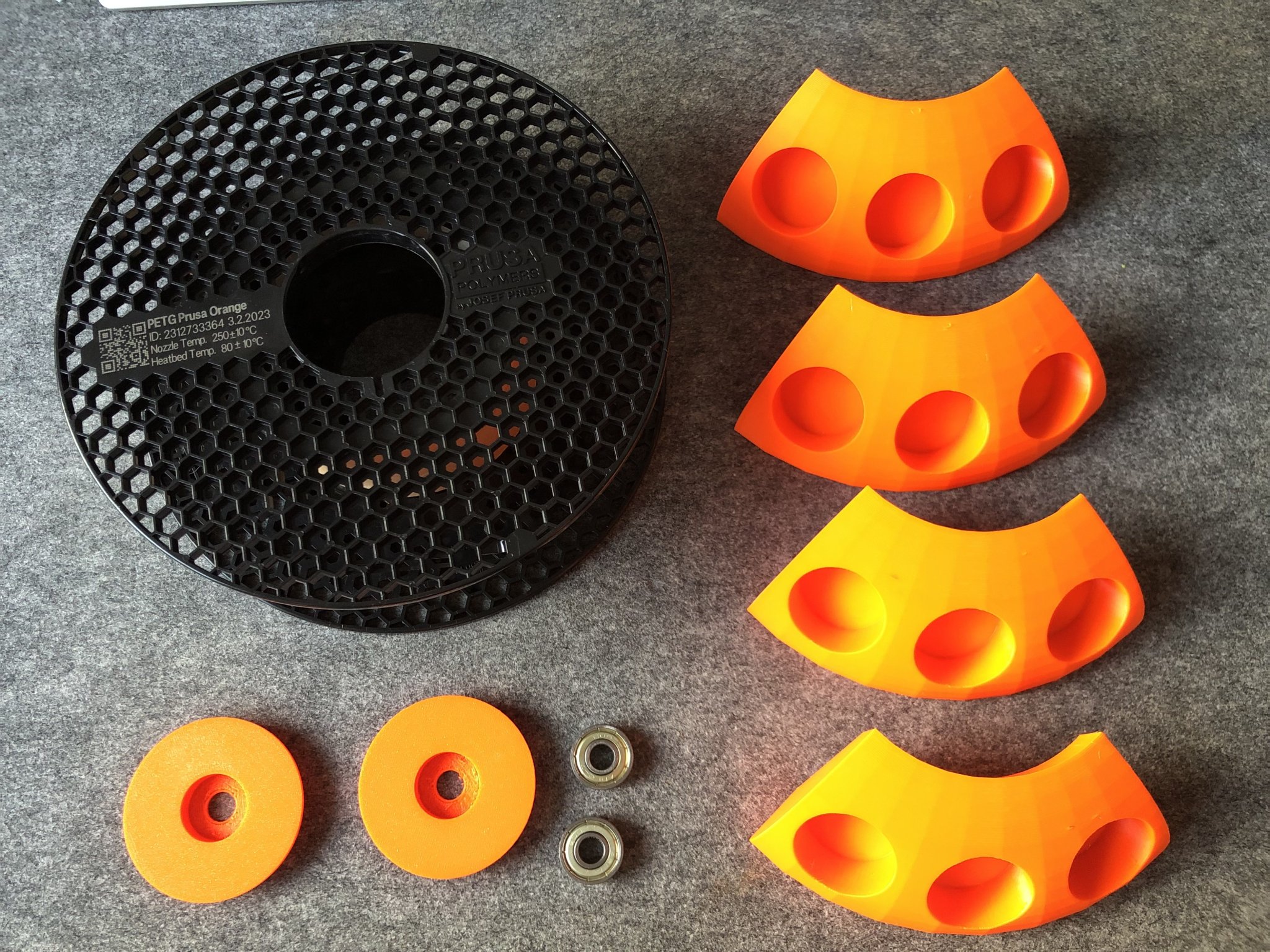 Giá đỡ cho chai màu từ cuộn Prusament cũ